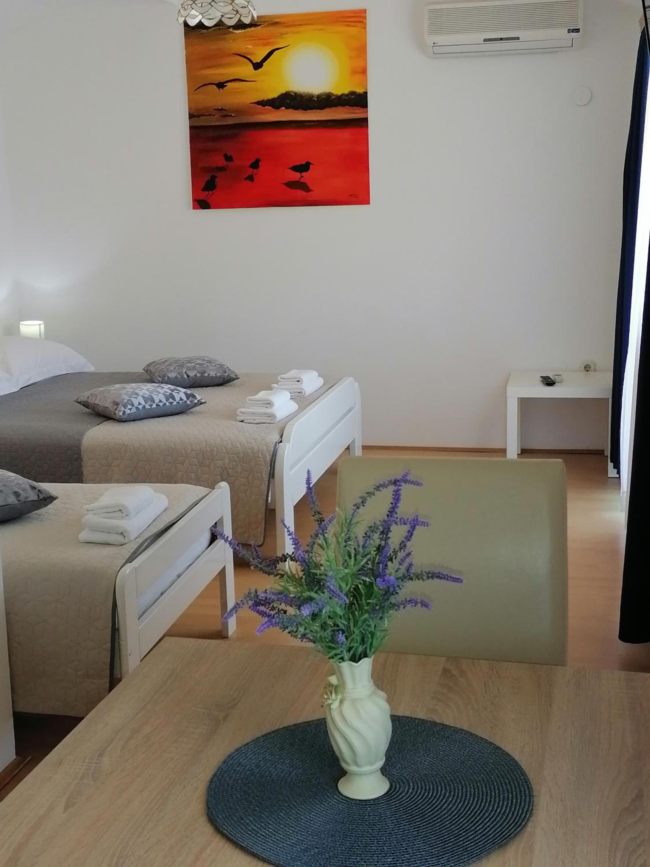Studio Apartment - Photo 16