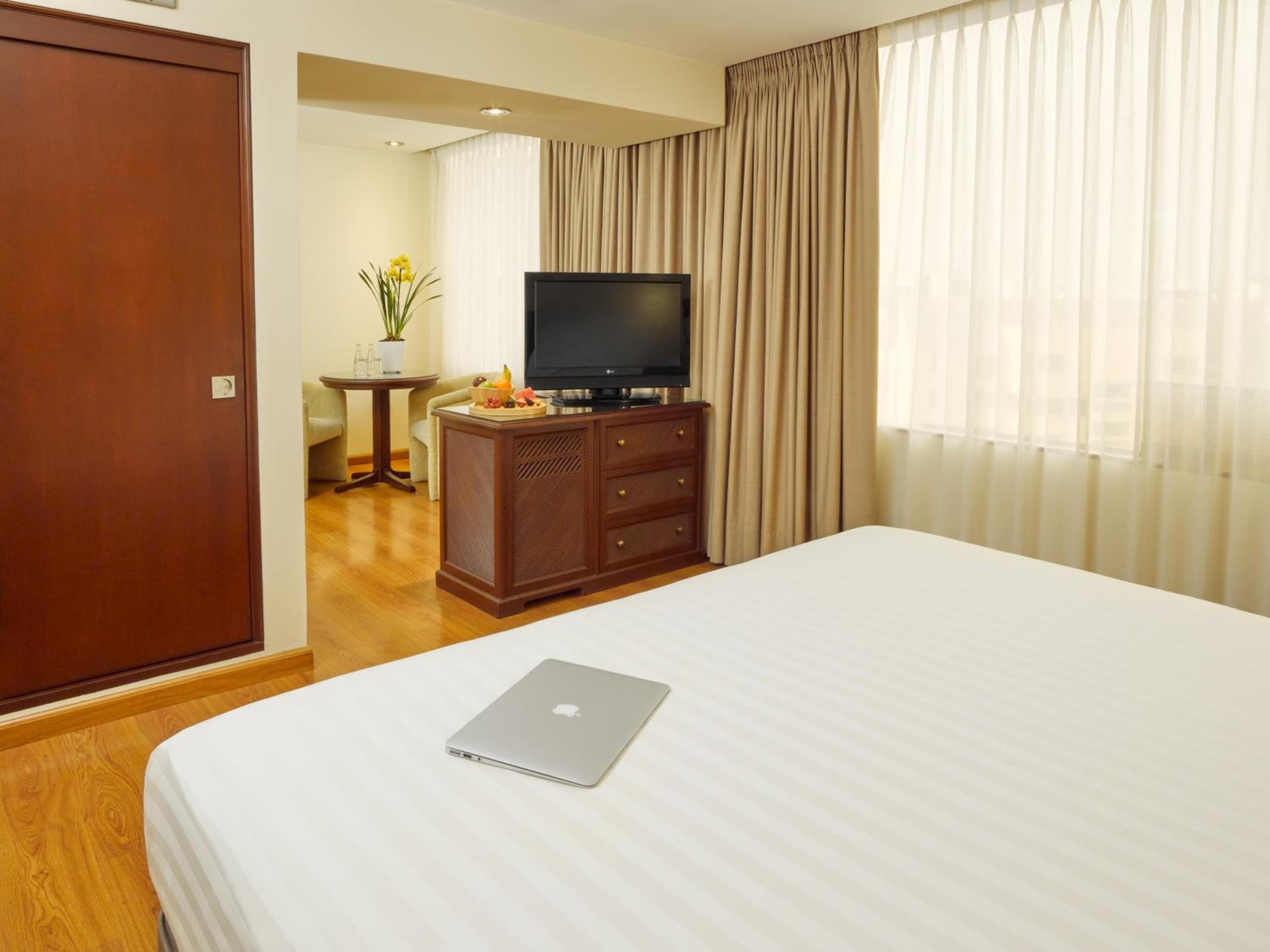 Standard King Room - Photo 5