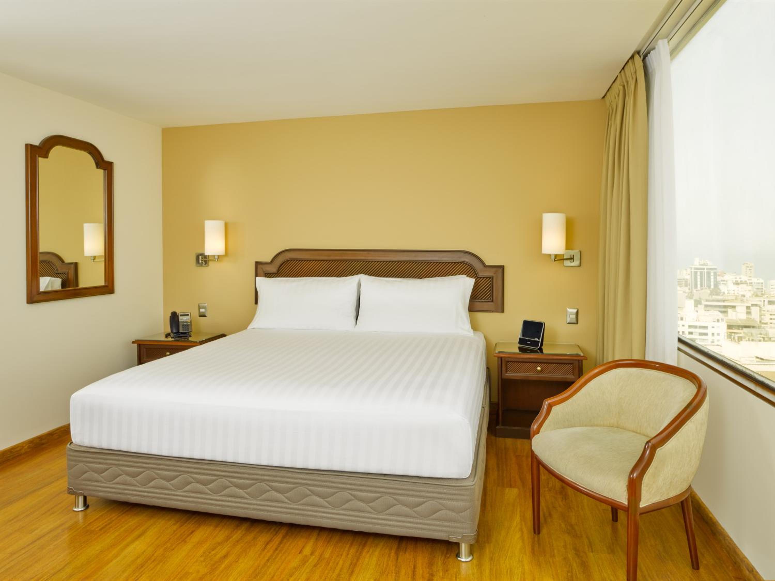 Junior Suite with King-Size Bed - Photo 7