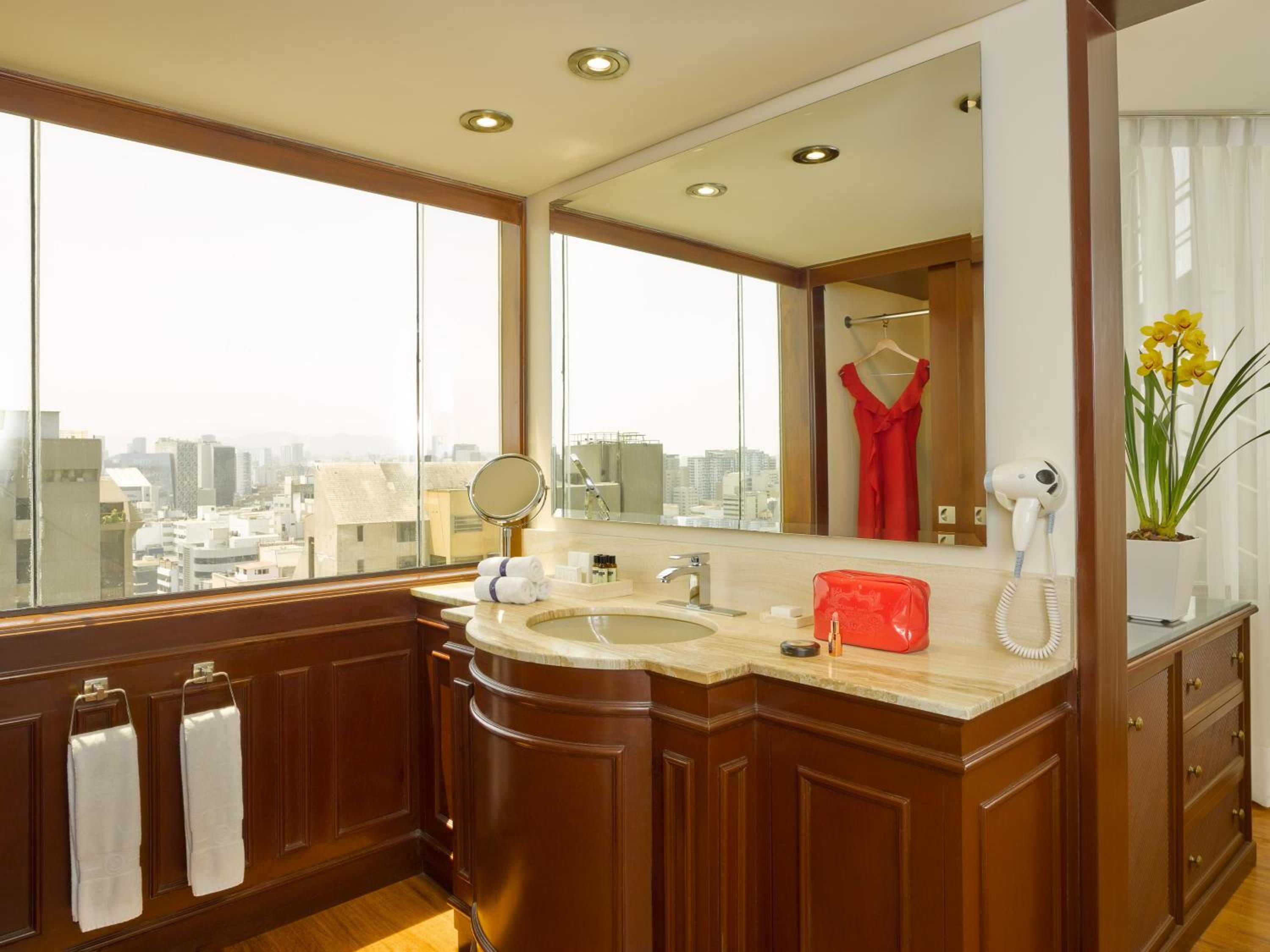 Junior Suite With King-Size Bed