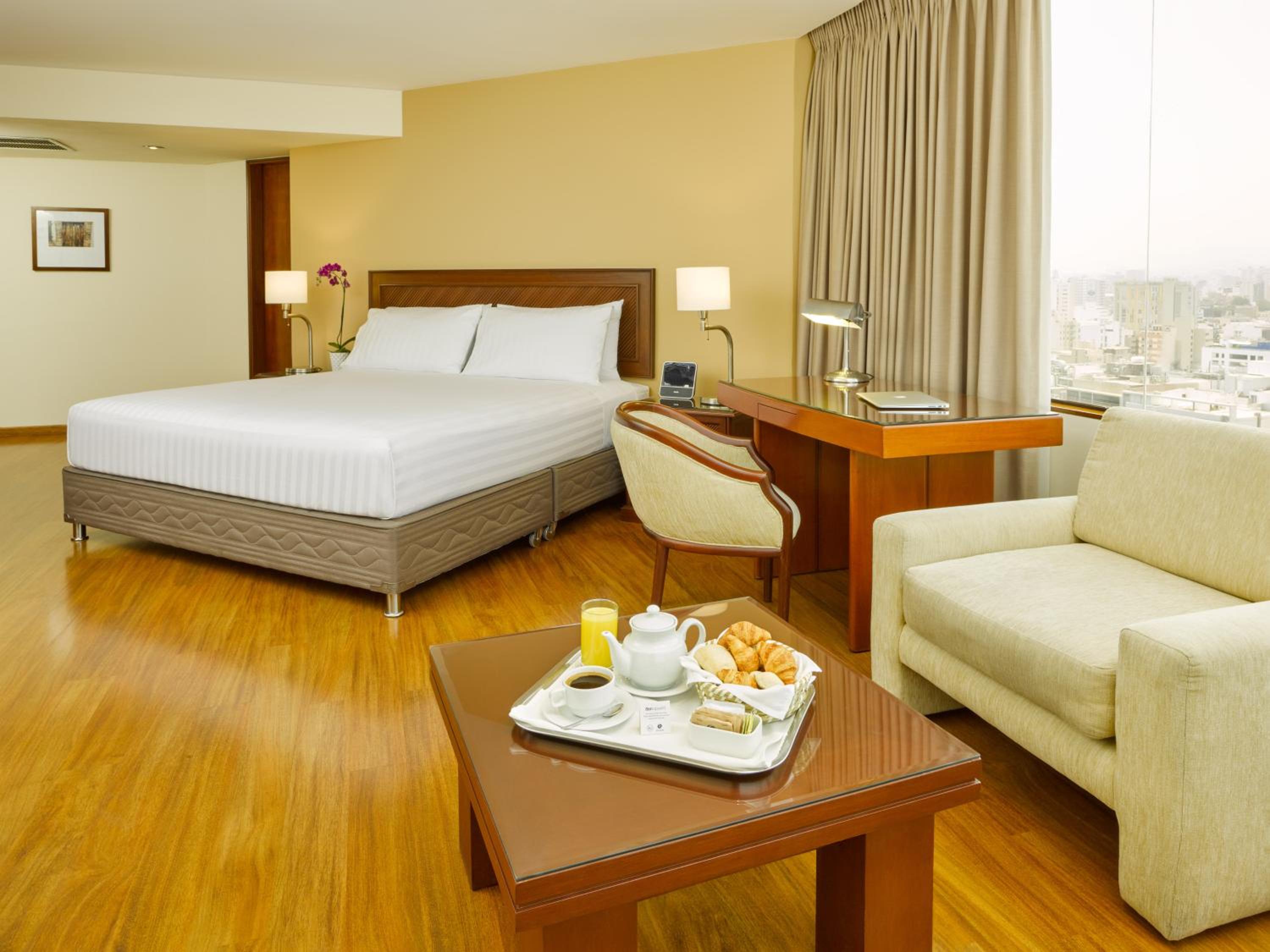 Premium King Room photo 2