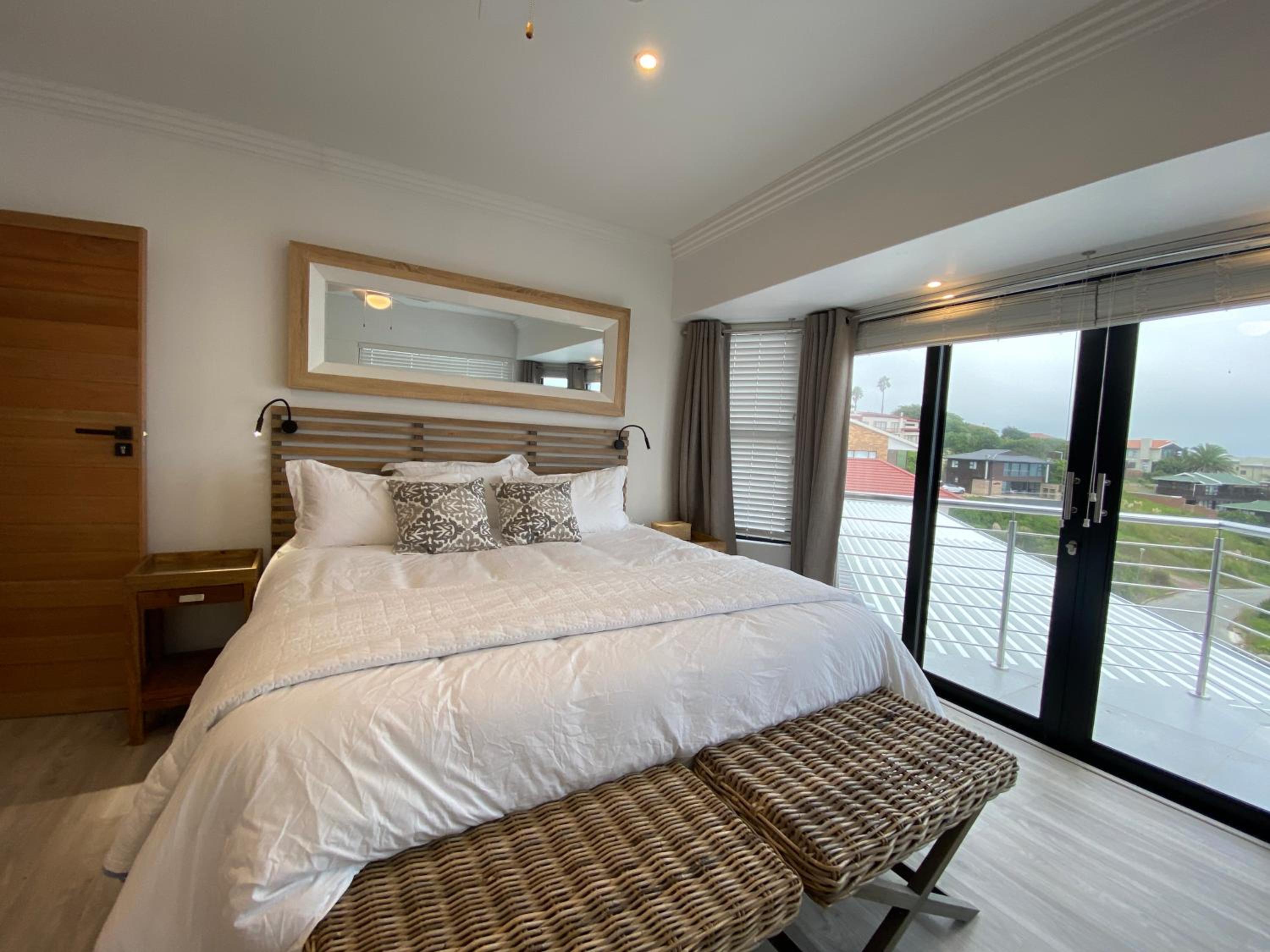Five-Bedroom House - Photo 4