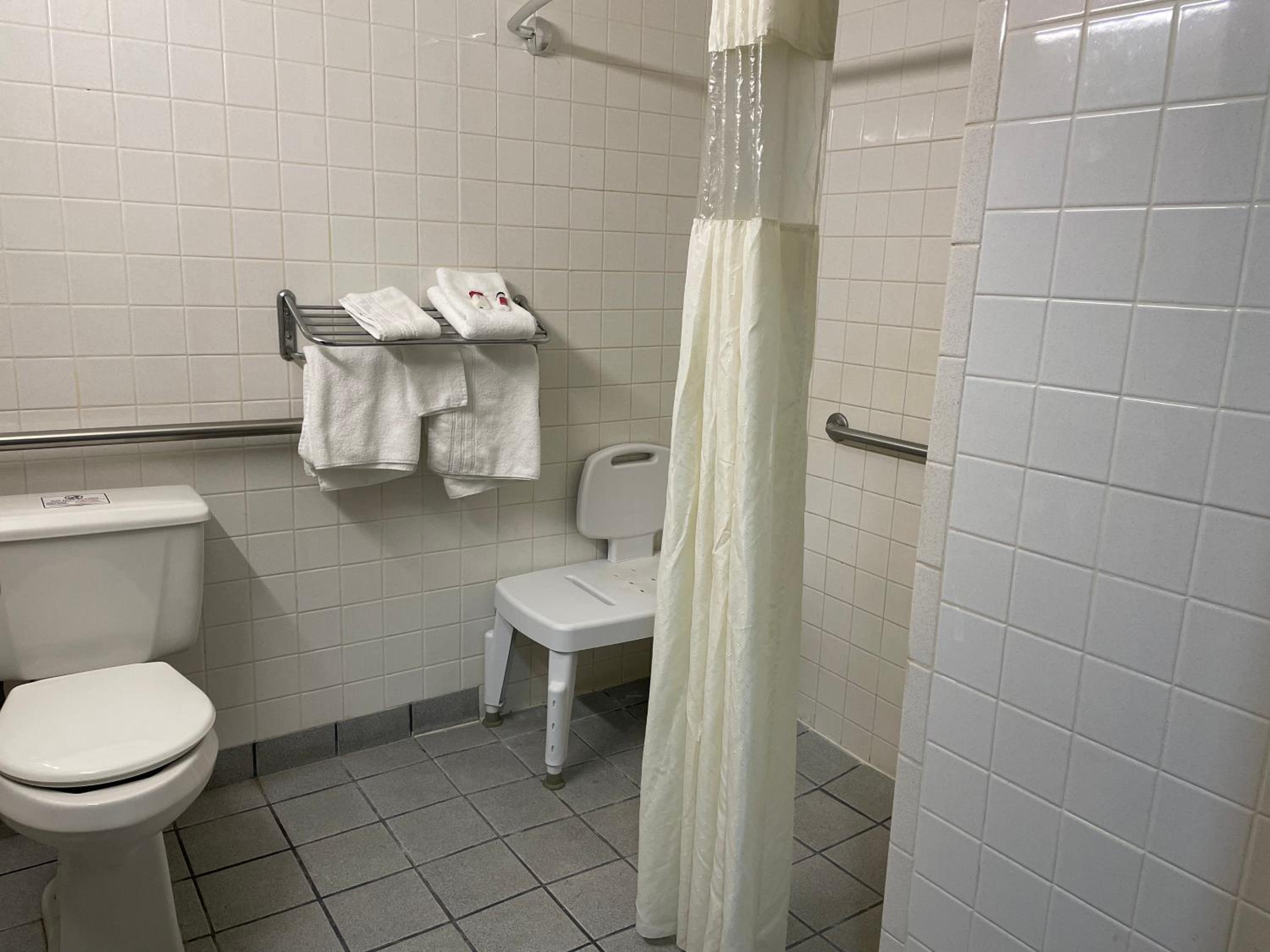 King Room - Mobility Access/Non-Smoking - Photo 4