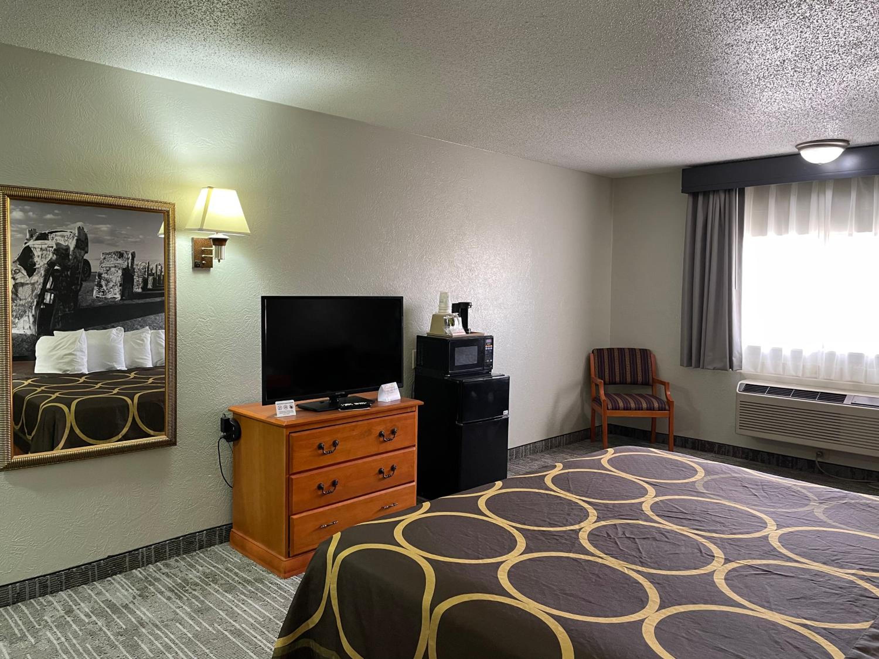 King Room - Non-Smoking - Photo 4
