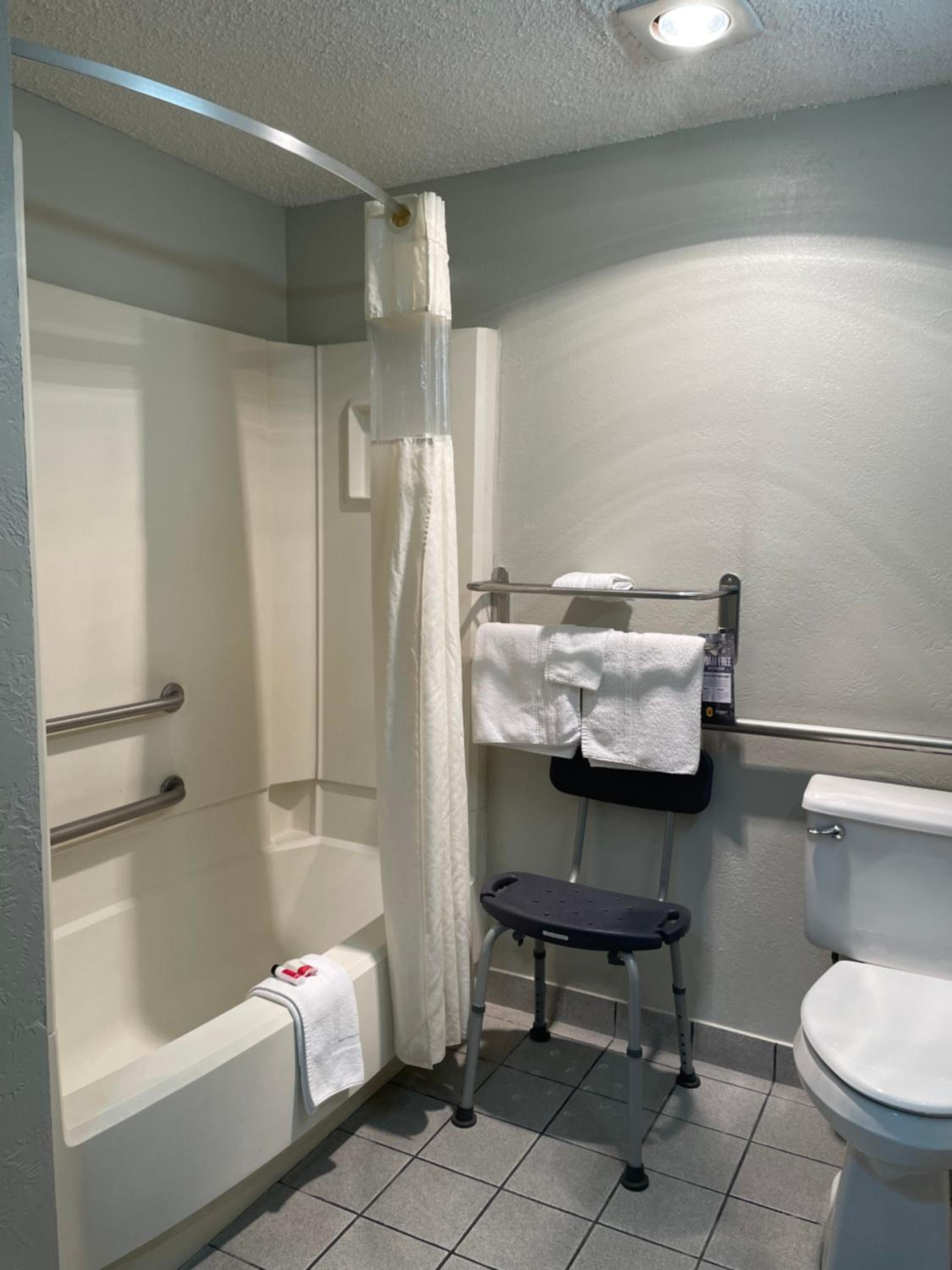 King Room - Mobility Access/Non-Smoking - Photo 3