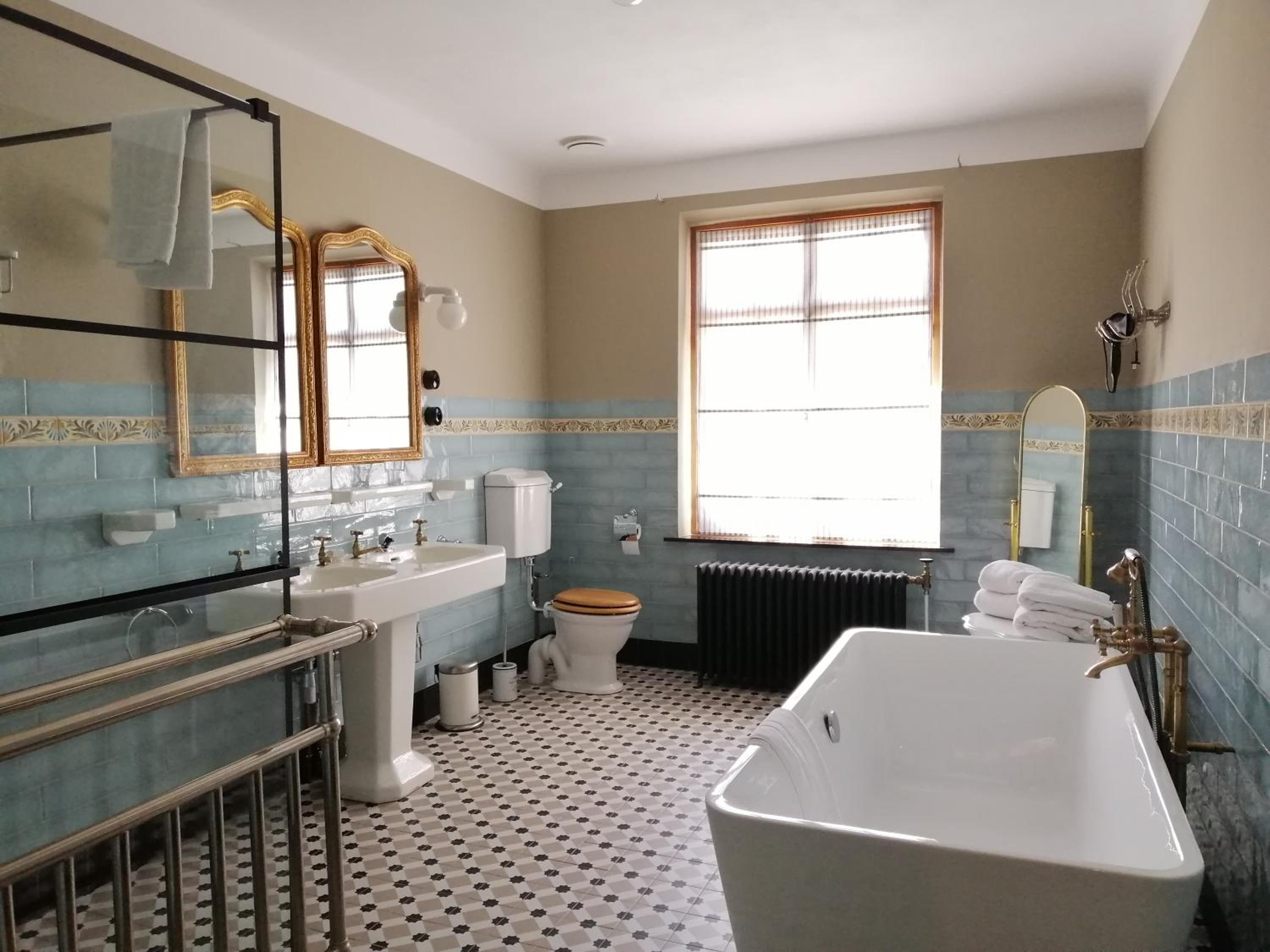 Double or Twin Room with Private Bathroom photo 2