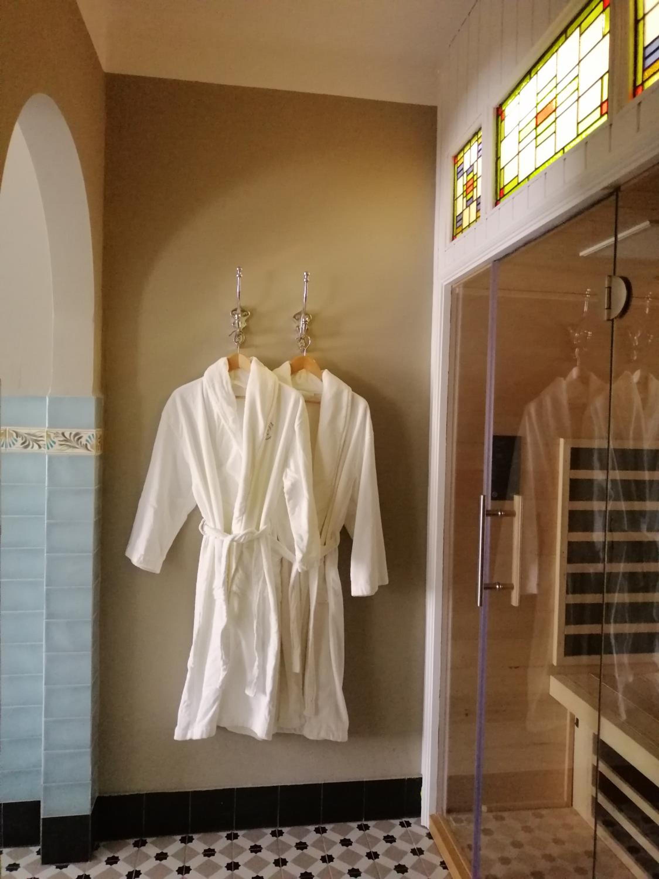 Double or Twin Room with Private Bathroom photo 3