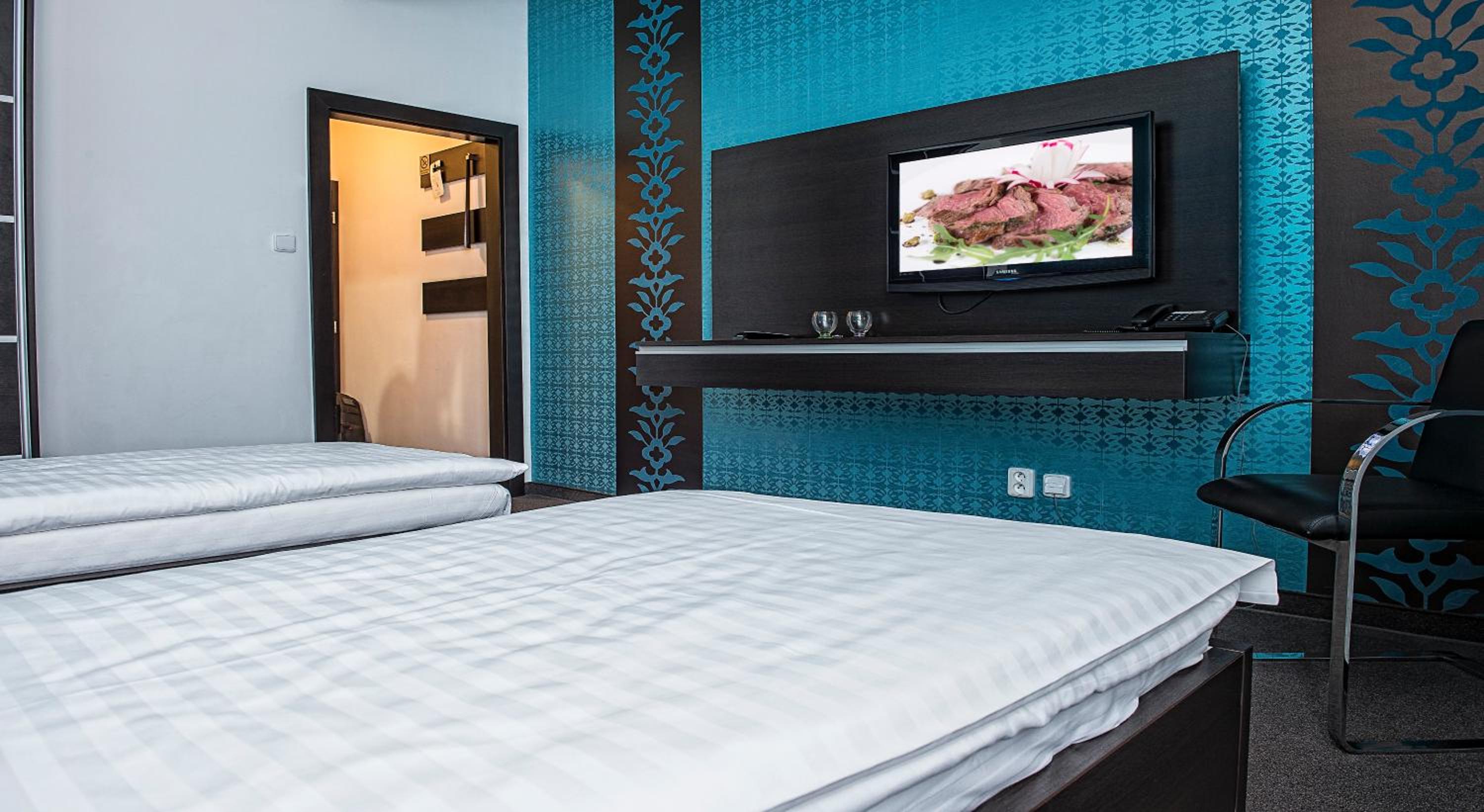 Twin Room - Photo 2
