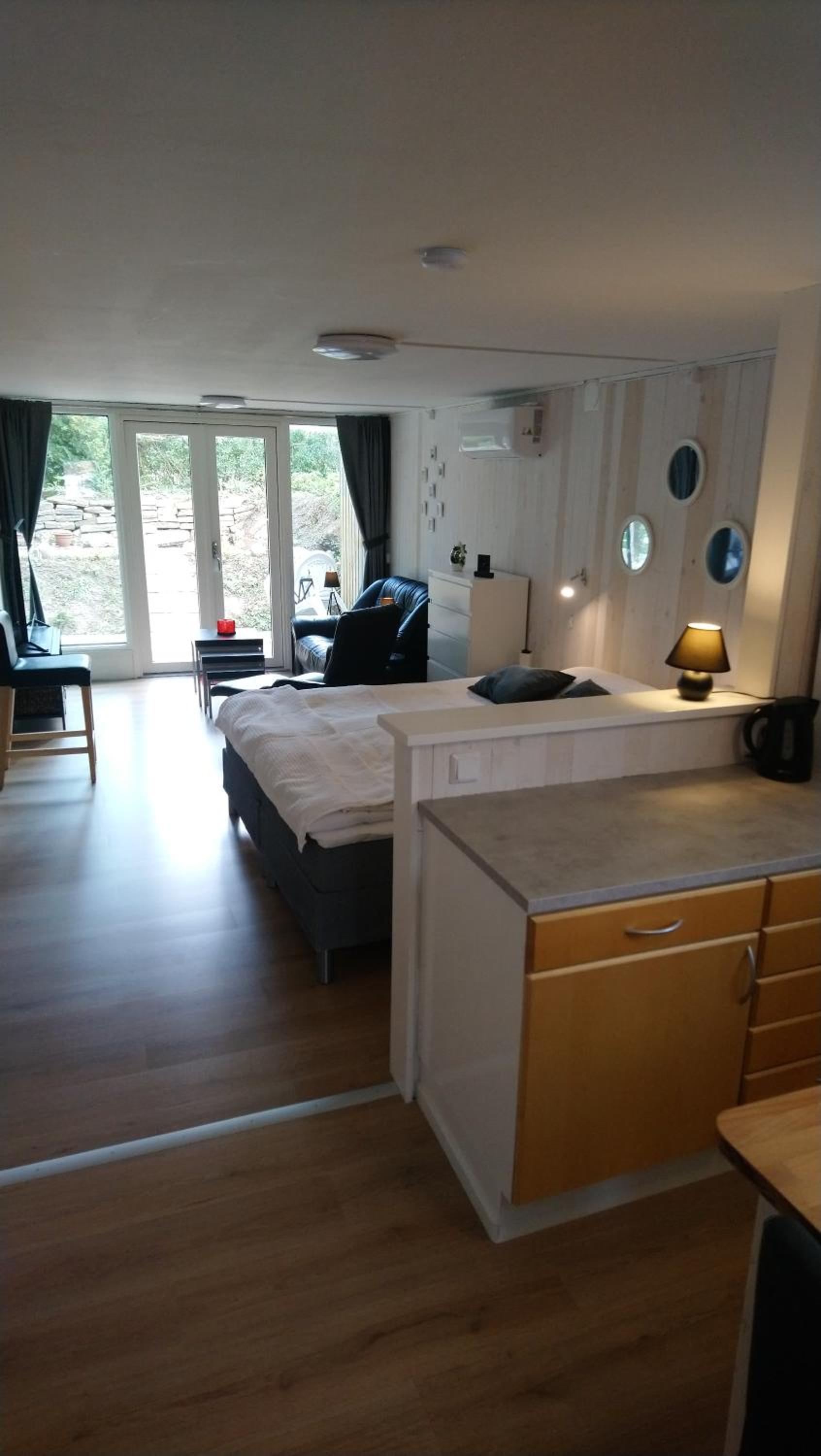 One-Bedroom House photo 1