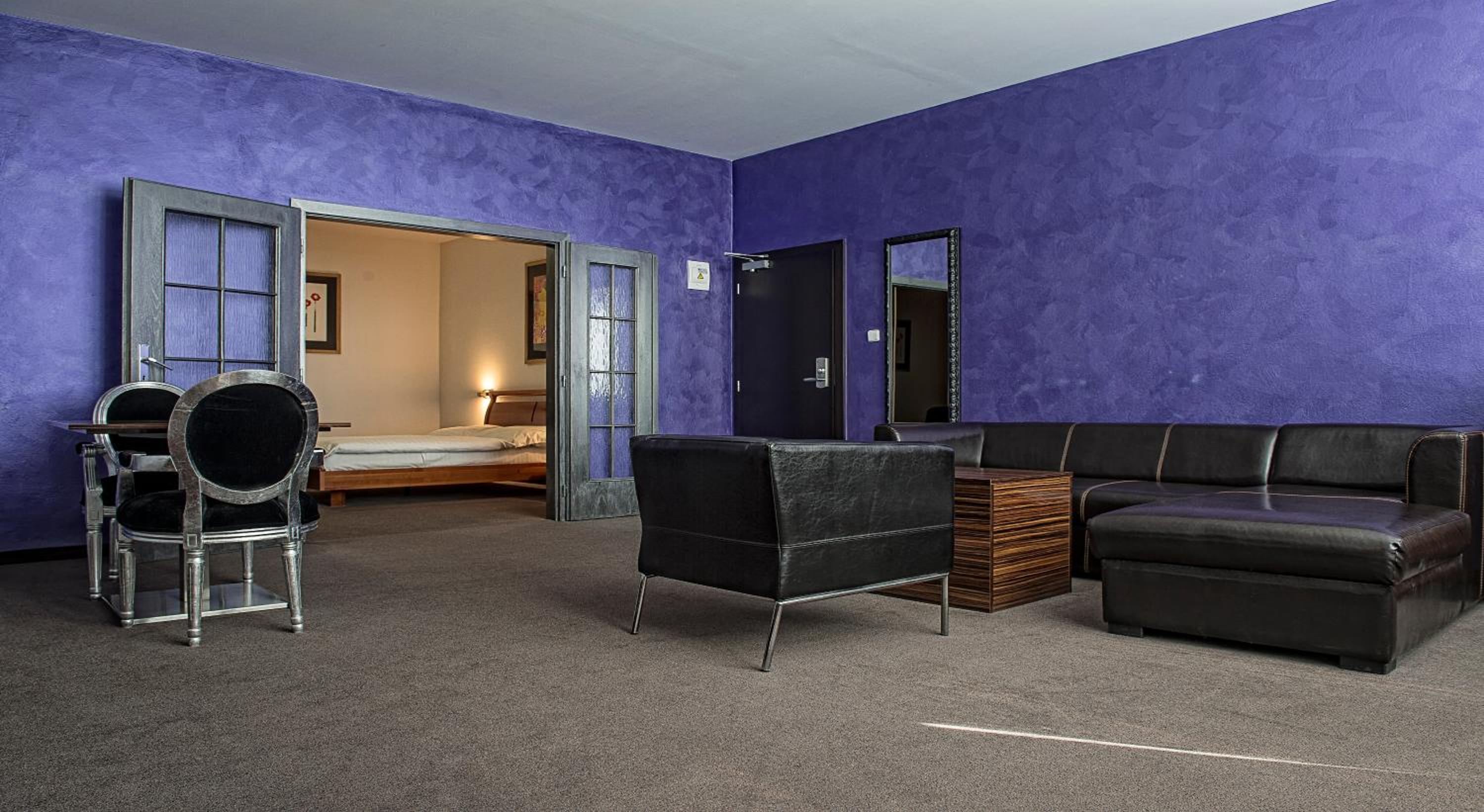 One-Bedroom Suite - Photo 2