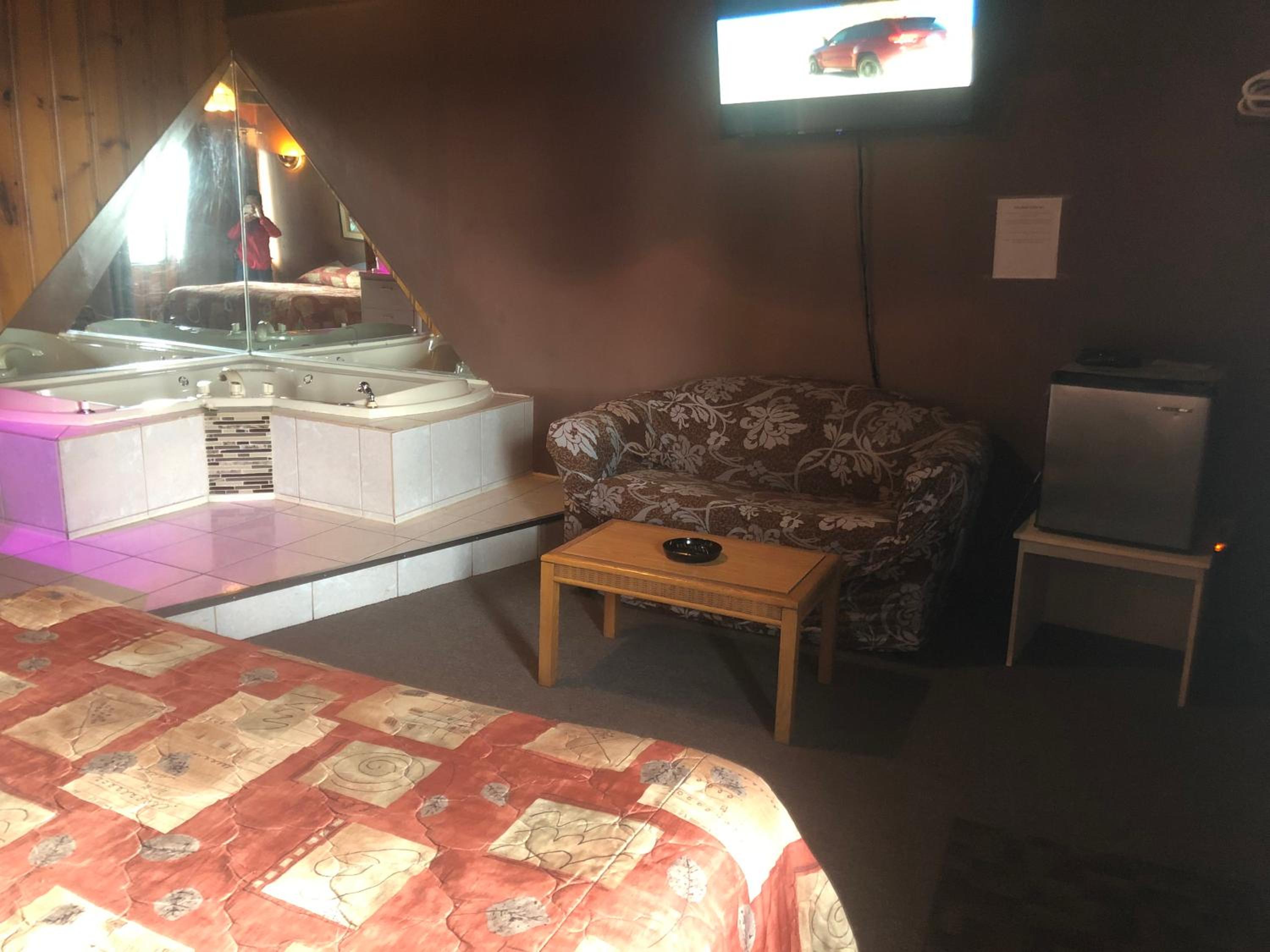 Queen Room with Spa Bath photo 2