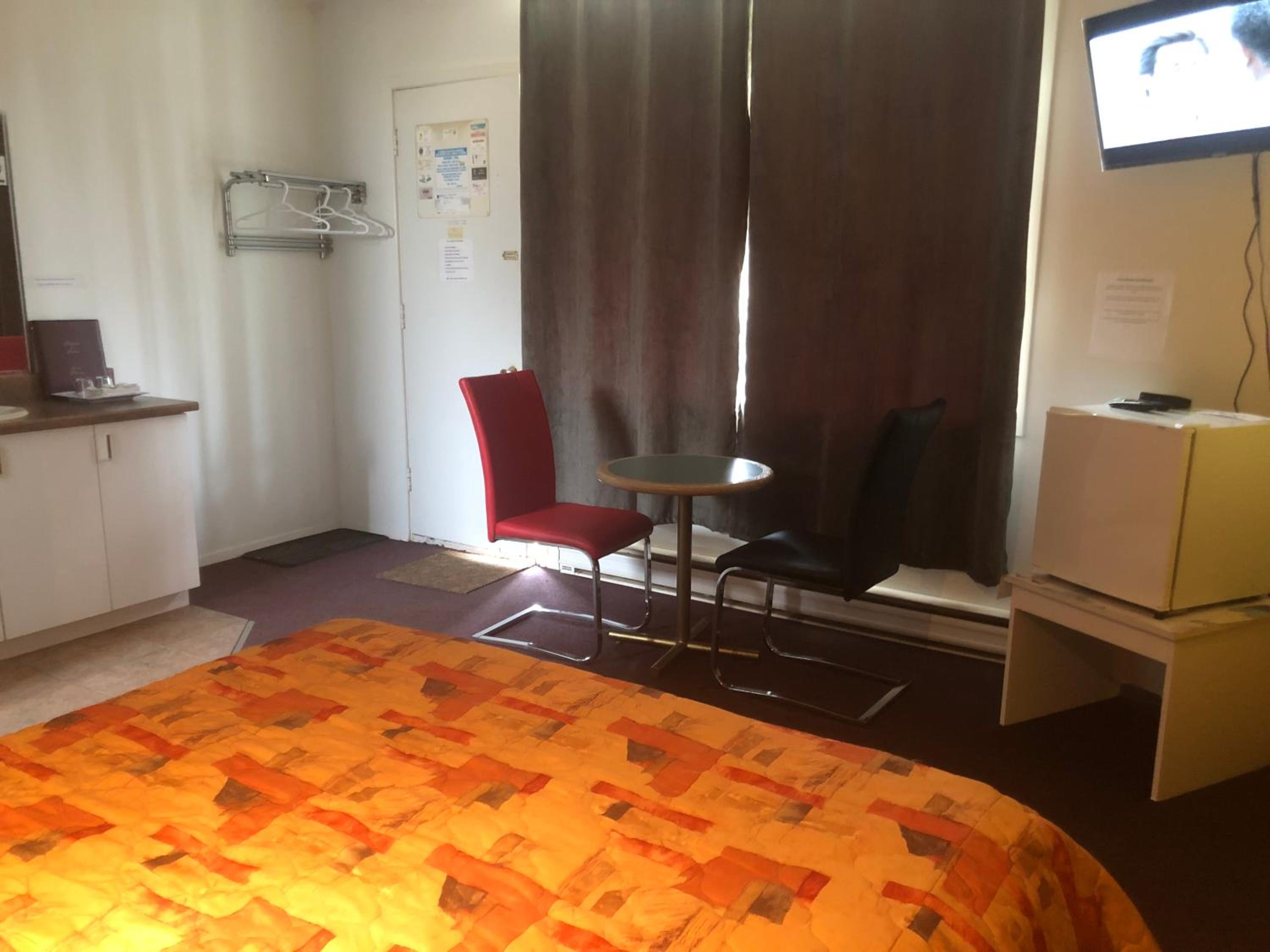Queen Room - Non-Smoking photo 2