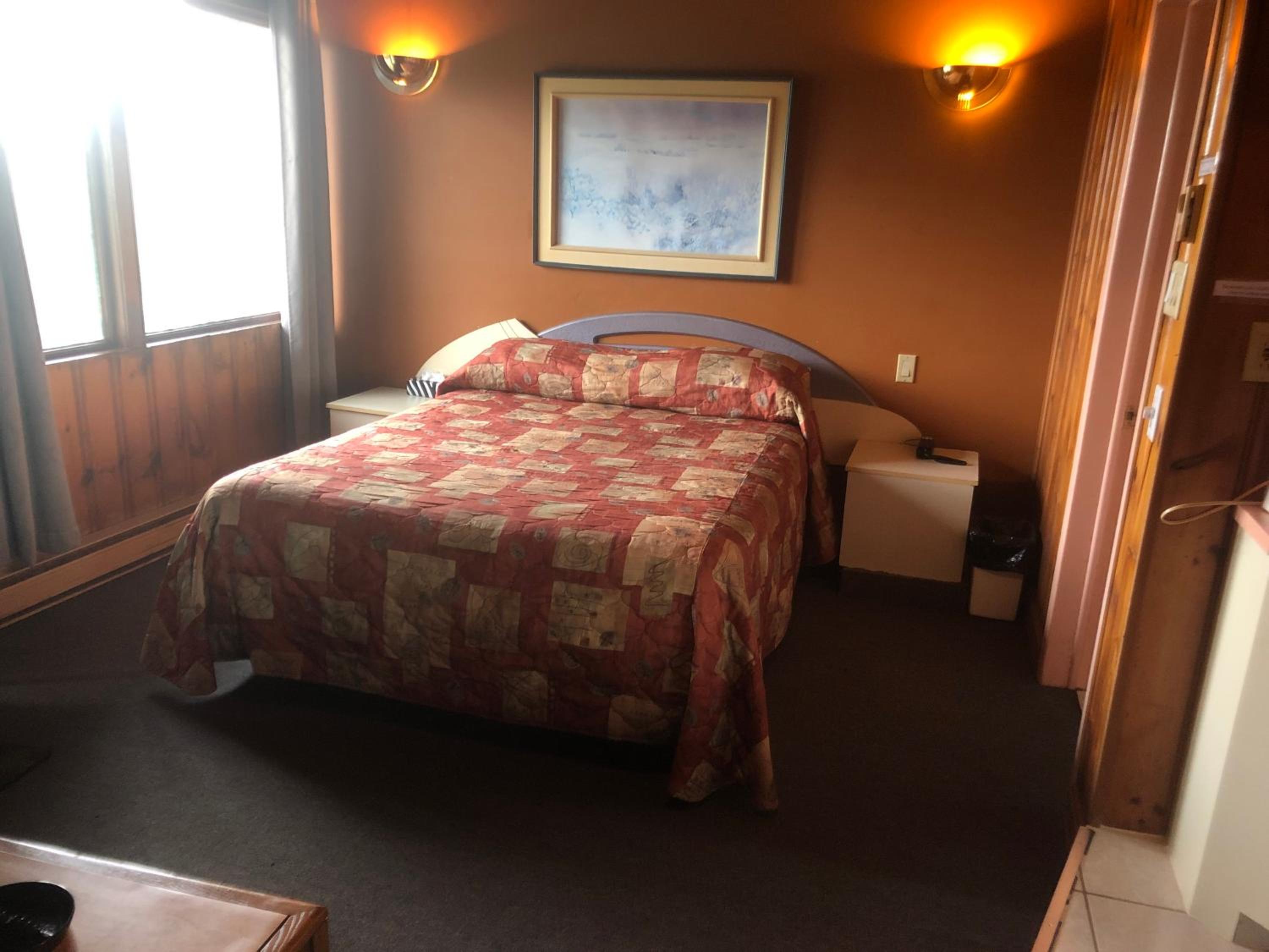 Queen Room with Spa Bath photo 1