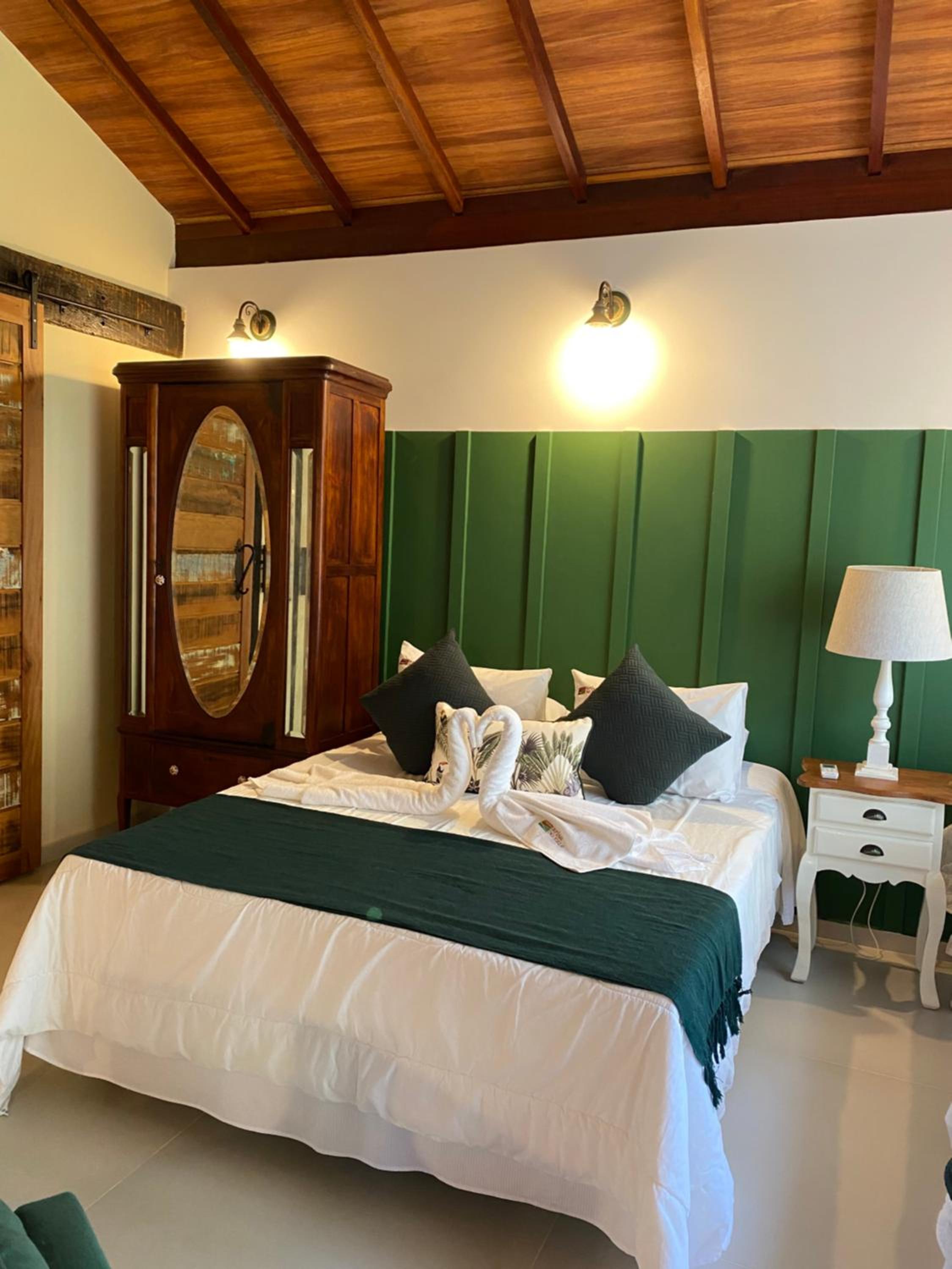 Deluxe Bungalow with Garden View - Photo 7