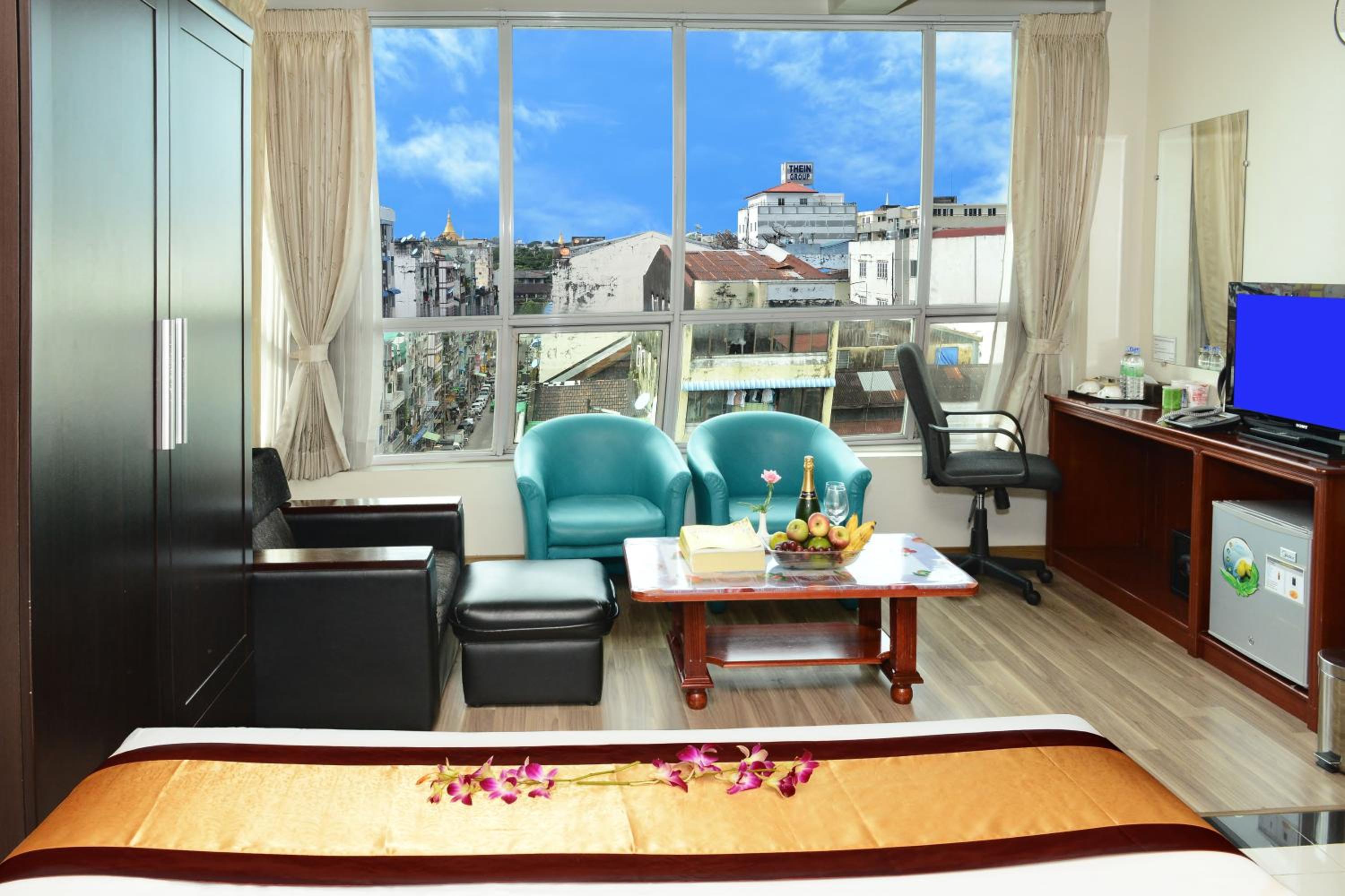 Deluxe Double or Twin Room with City View photo 1
