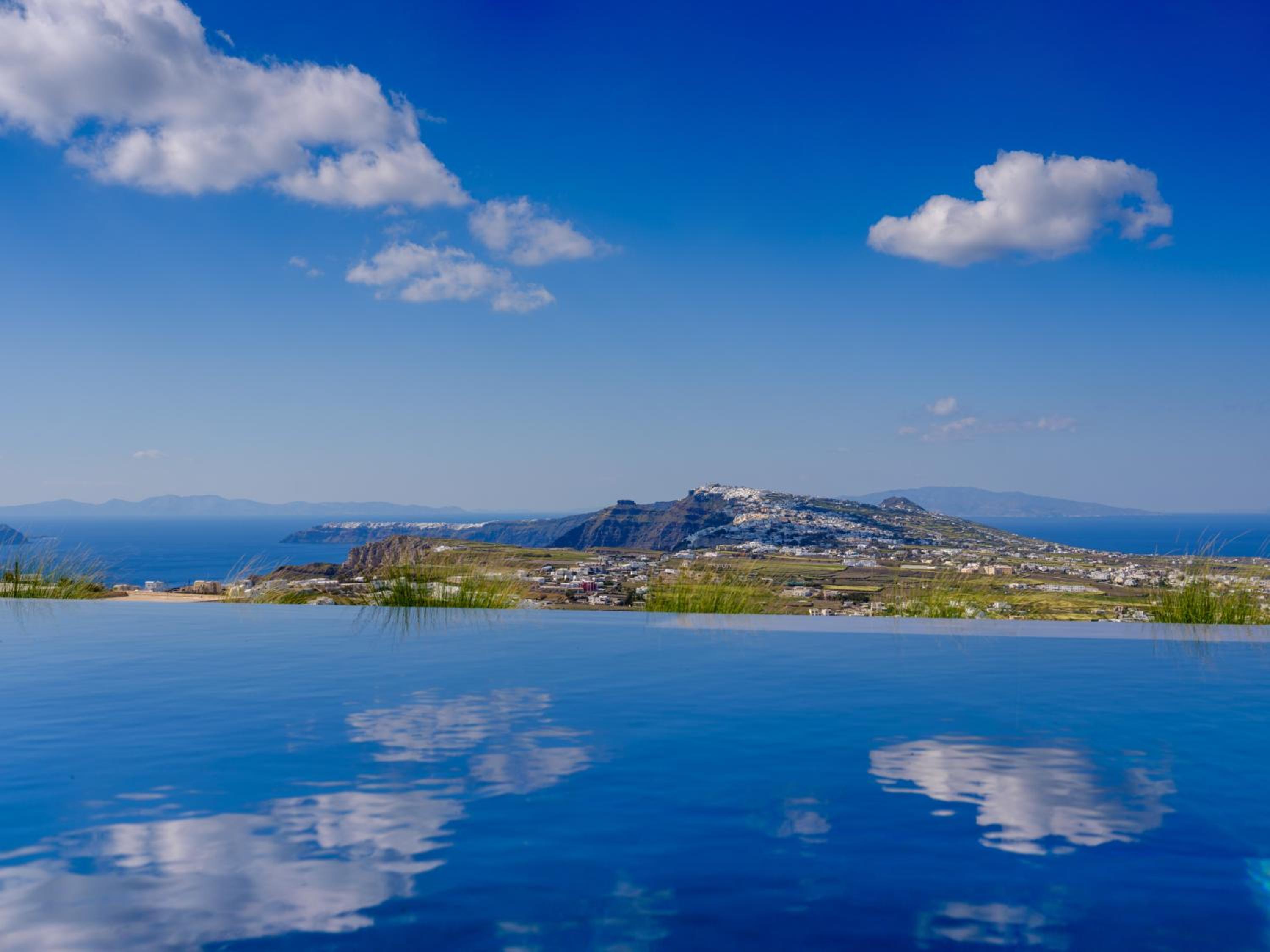Exclusive Suite with Outdoor Private pool and Caldera View - Photo 2