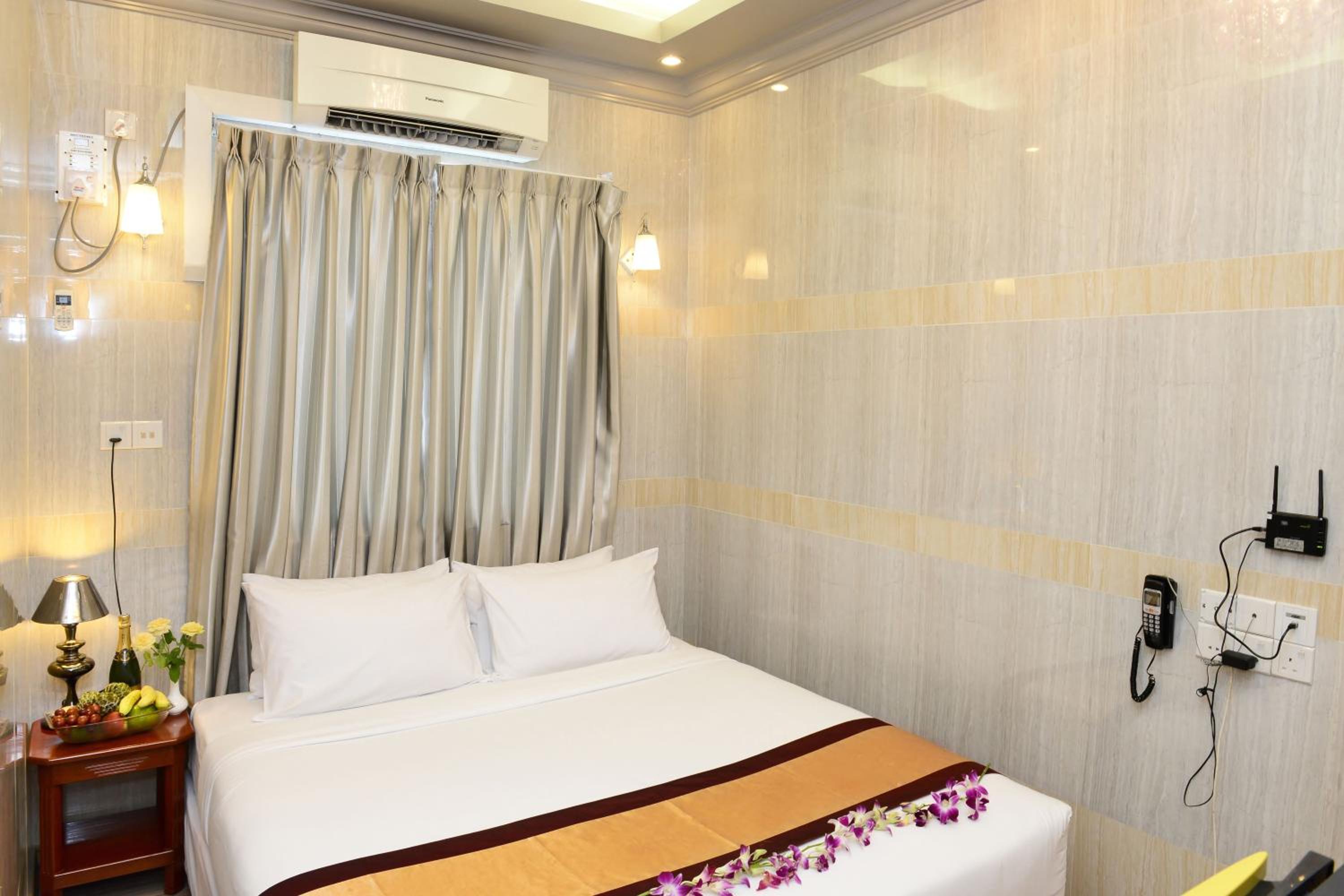 Penthouse Suite with Pagoda View photo 3