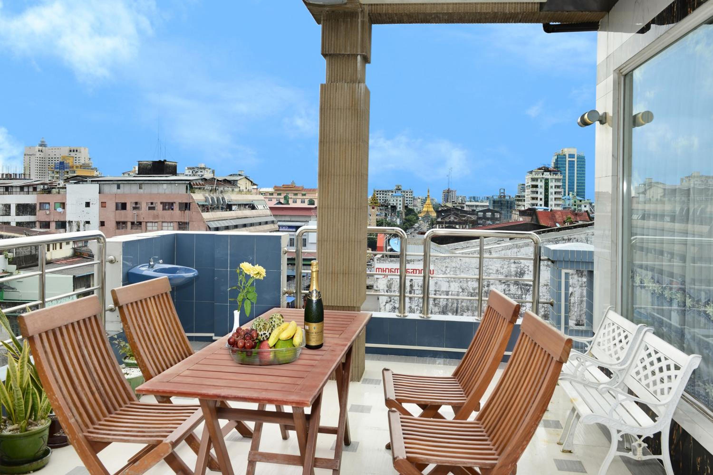 Penthouse Suite with Pagoda View photo 2
