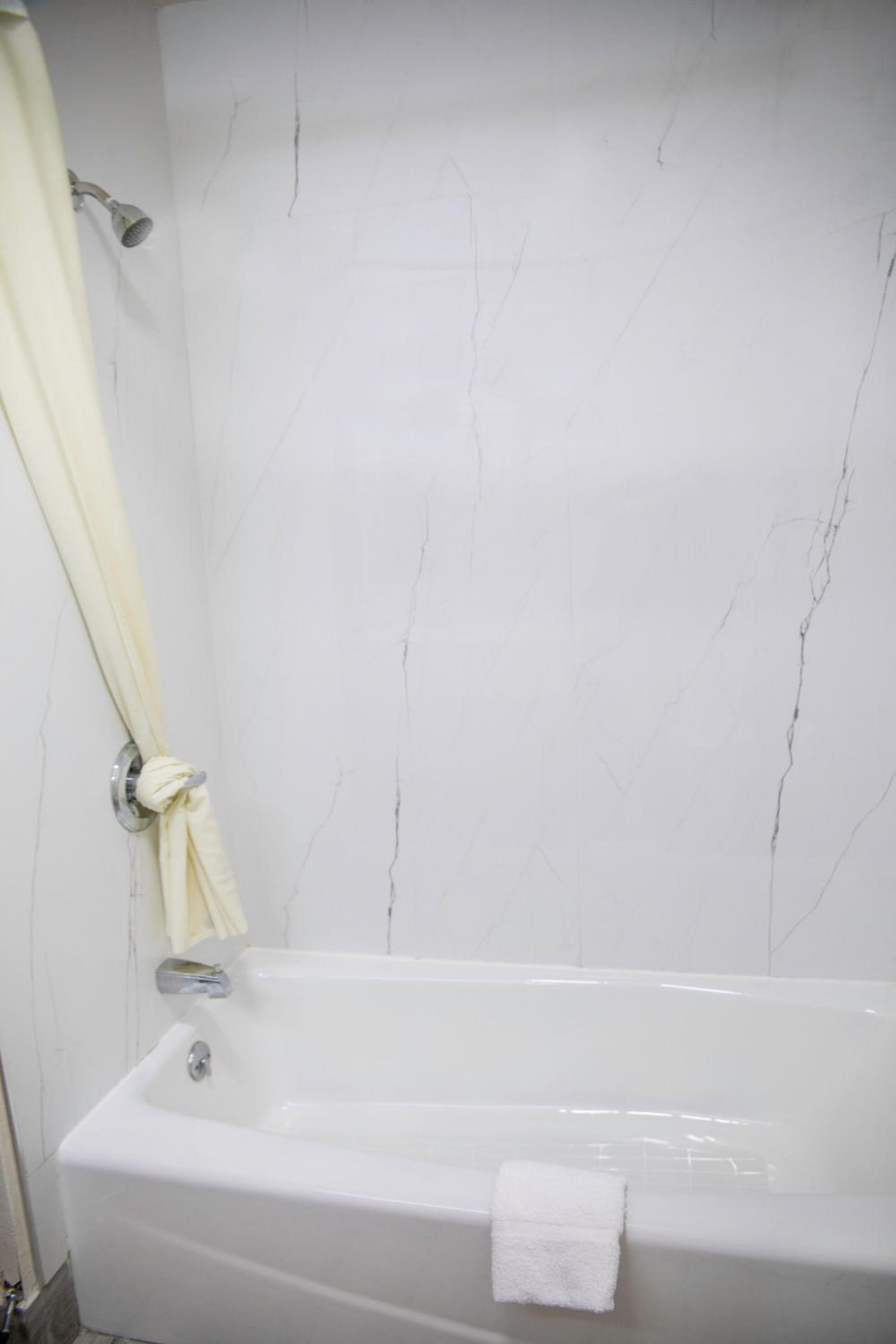 King Room - Non-Smoking - Photo 3