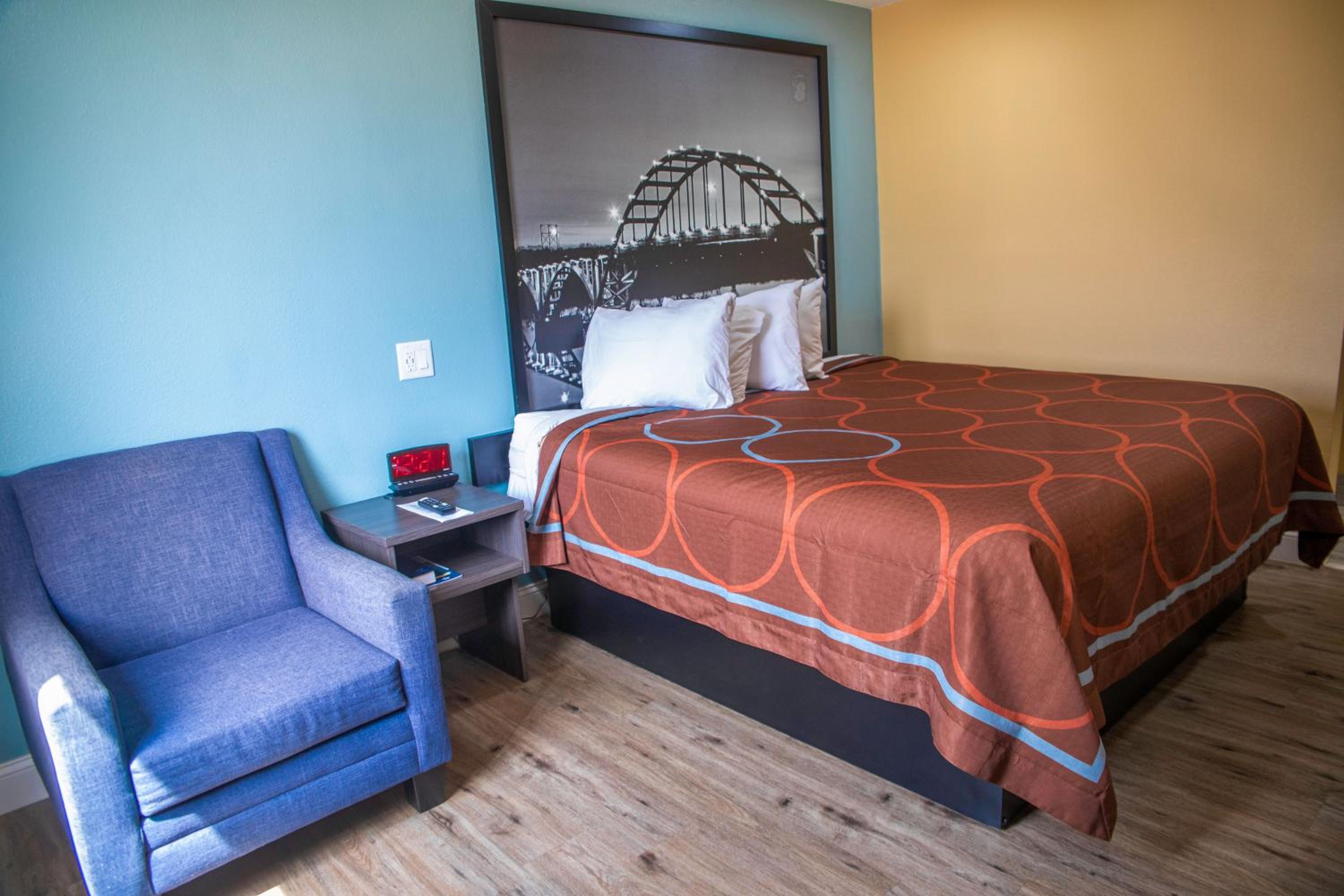 King Room - Non-Smoking - Photo 1