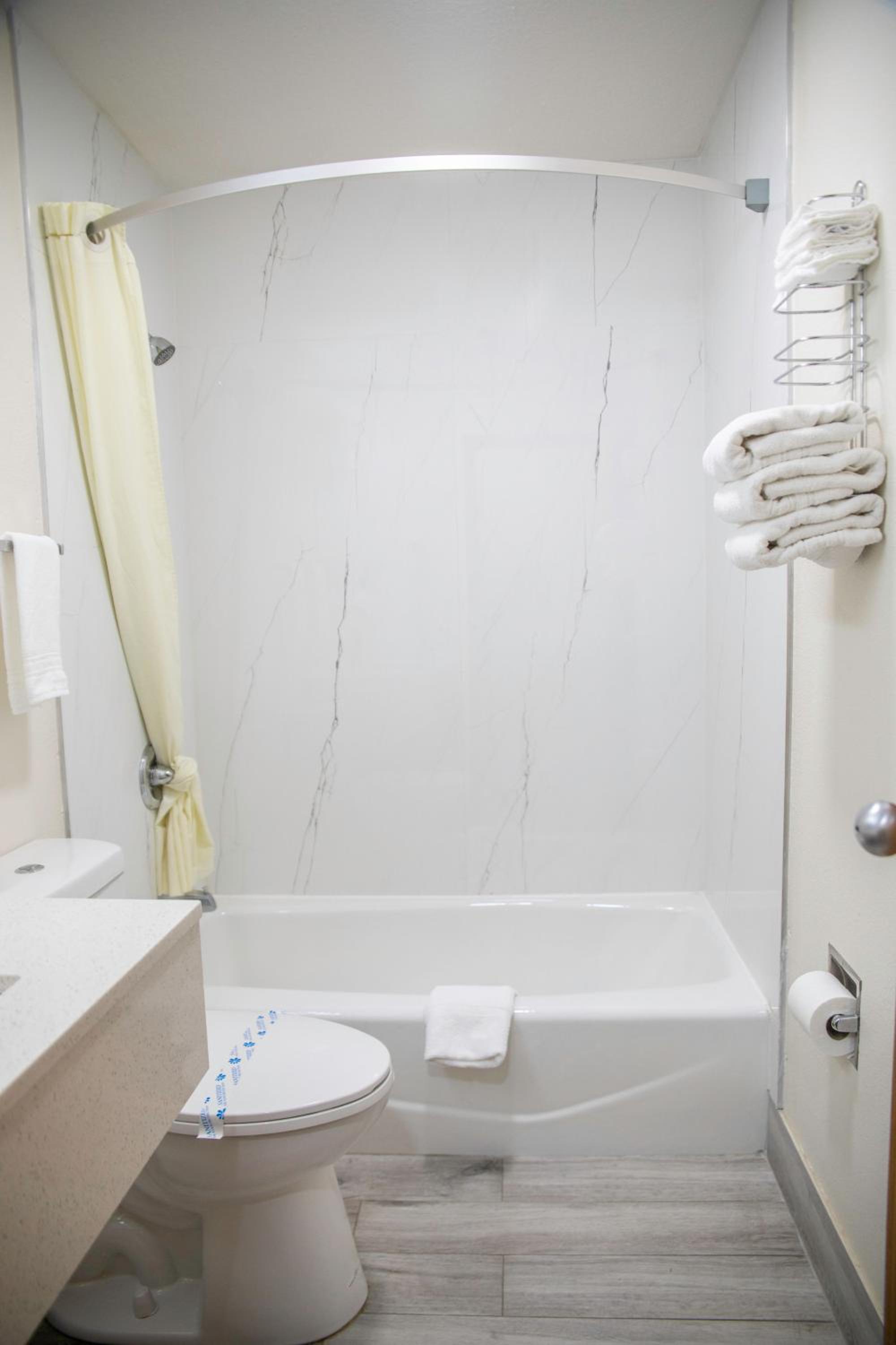 Deluxe Double Room with Two Double Beds - Non-Smoking - Photo 6