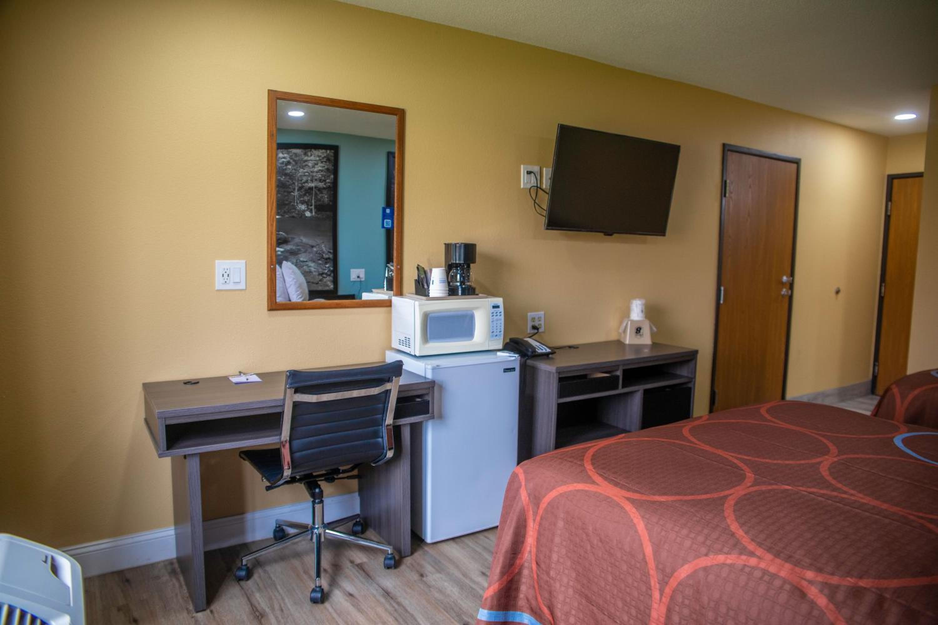 Deluxe Double Room with Two Double Beds - Non-Smoking - Photo 4