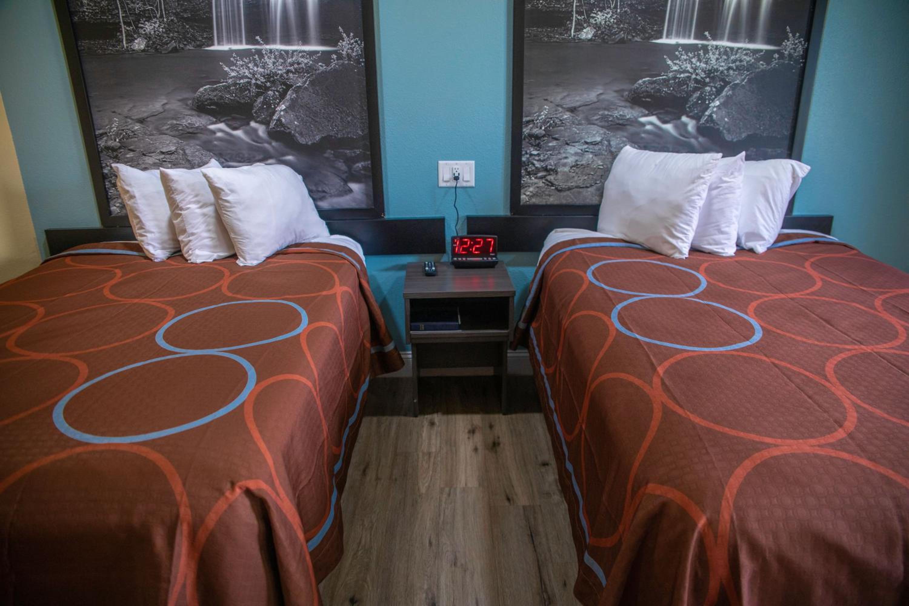 Deluxe Double Room with Two Double Beds - Non-Smoking - Photo 1
