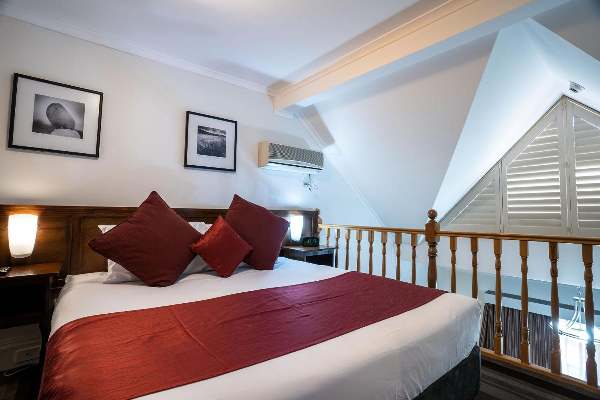 Deluxe King Loft with Sofa Bed - Photo 7