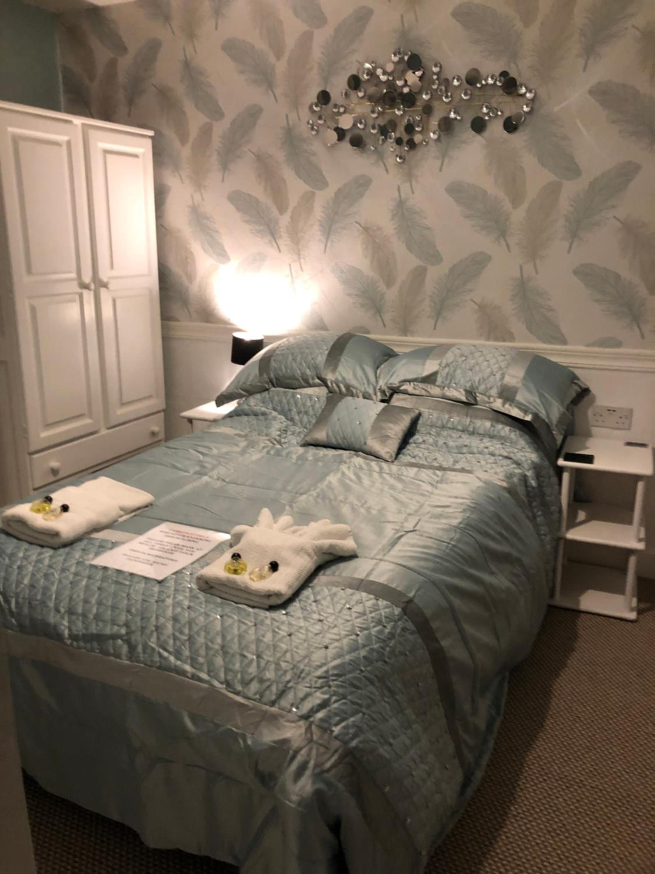 Deluxe Double Room with Shower - Photo 1