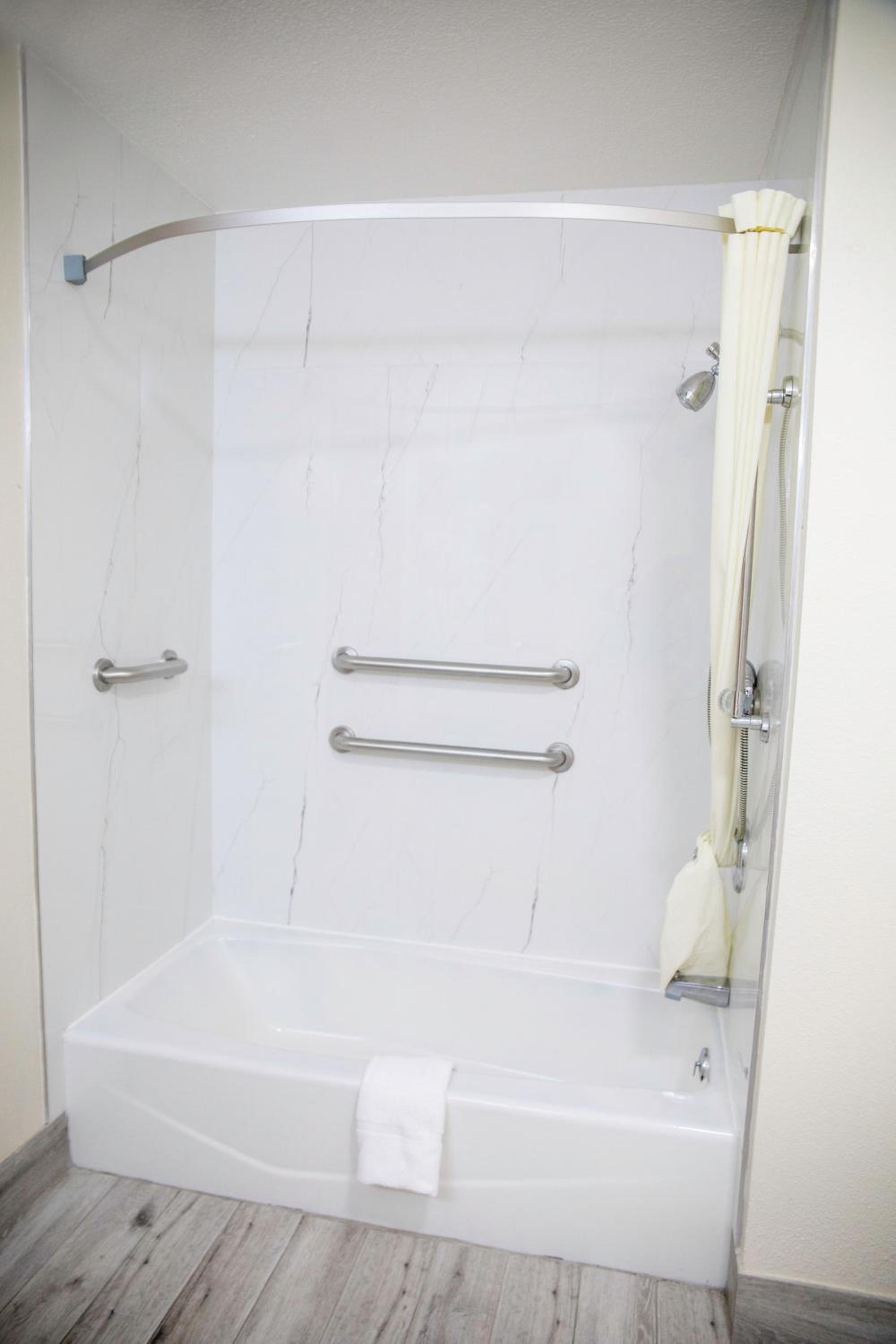 Queen Room - Disability Access/Non-Smoking - Photo 2