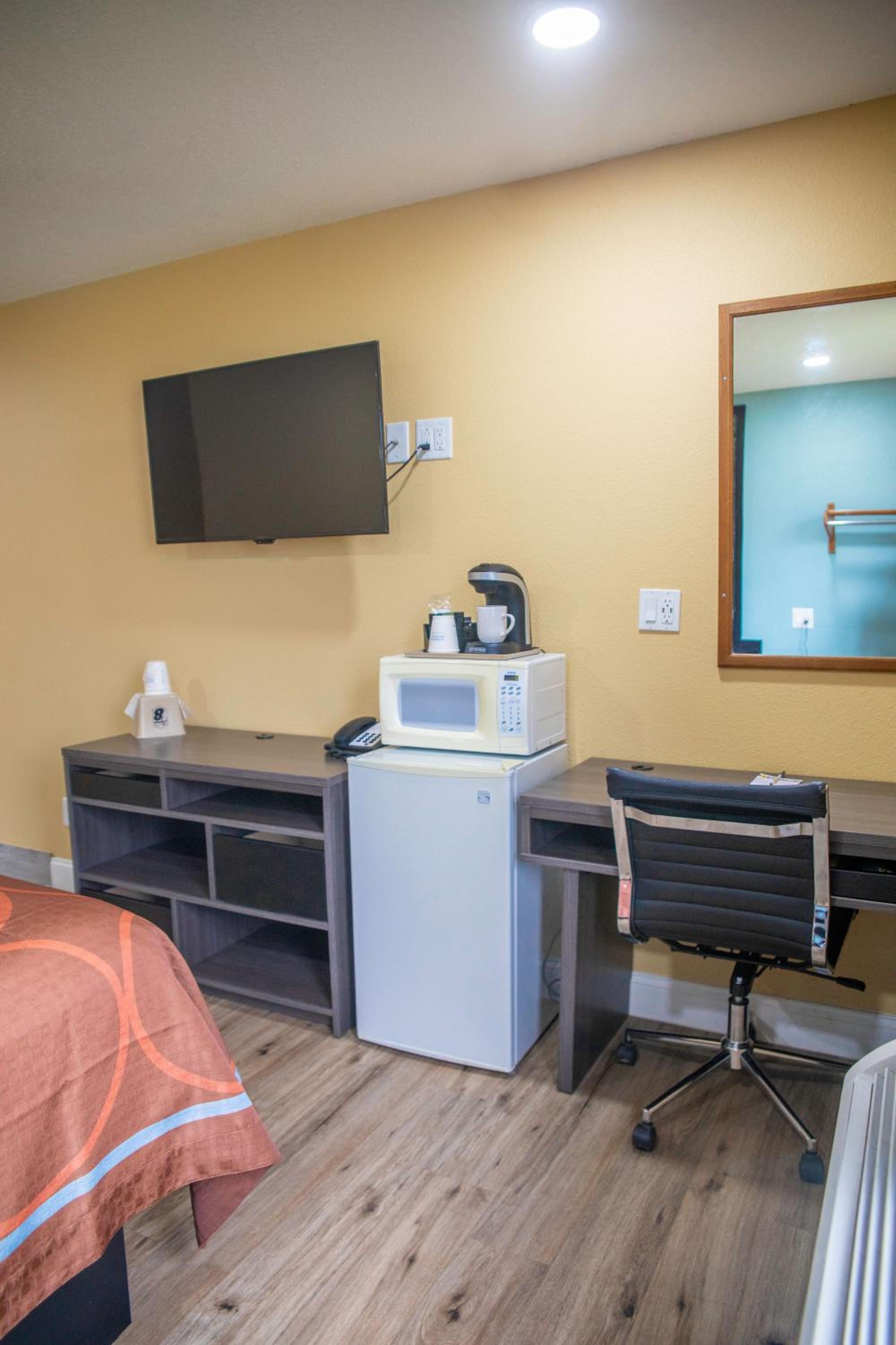 Queen Room - Disability Access/Non-Smoking - Photo 8