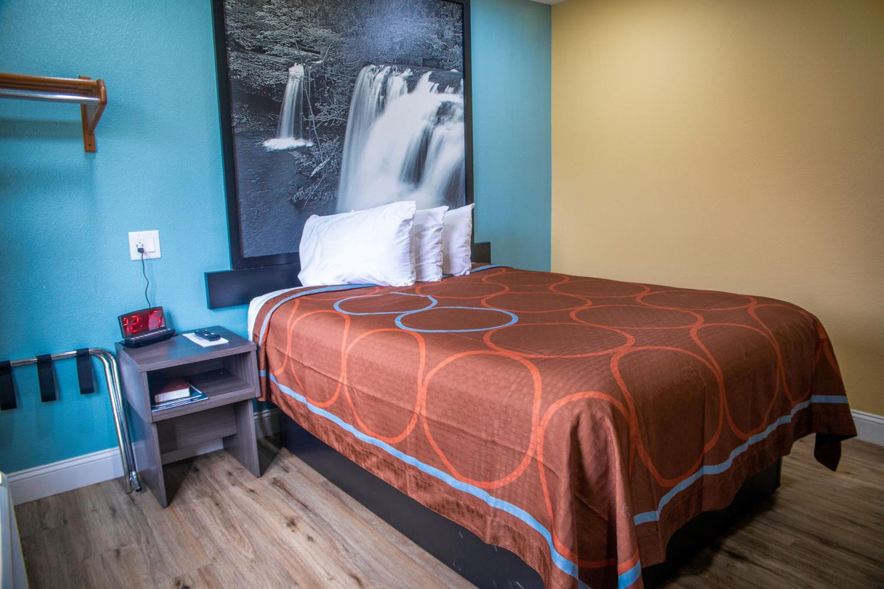 Queen Room - Disability Access/Non-Smoking - Photo 4