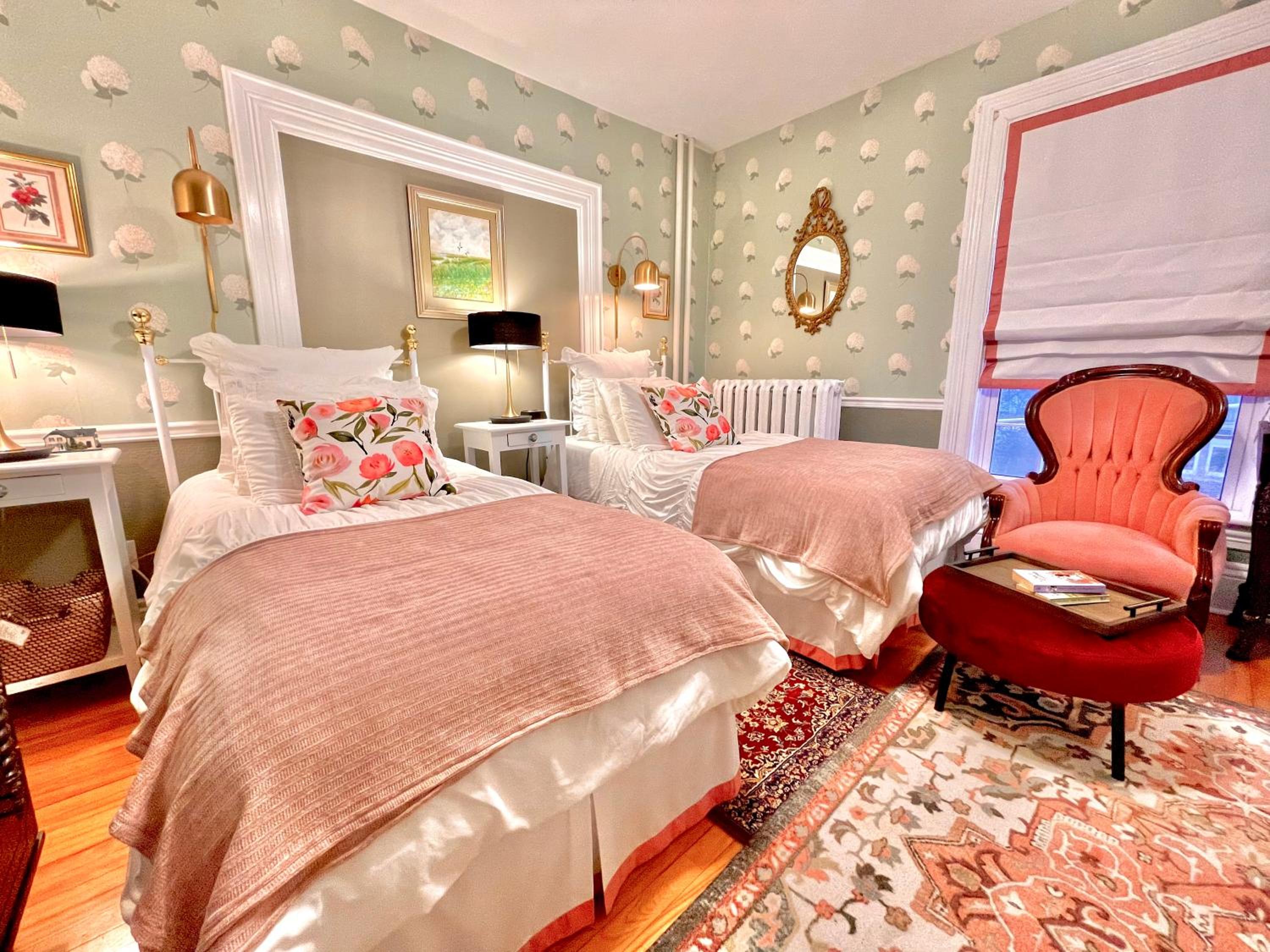 Deluxe Double or Twin Room photo 2