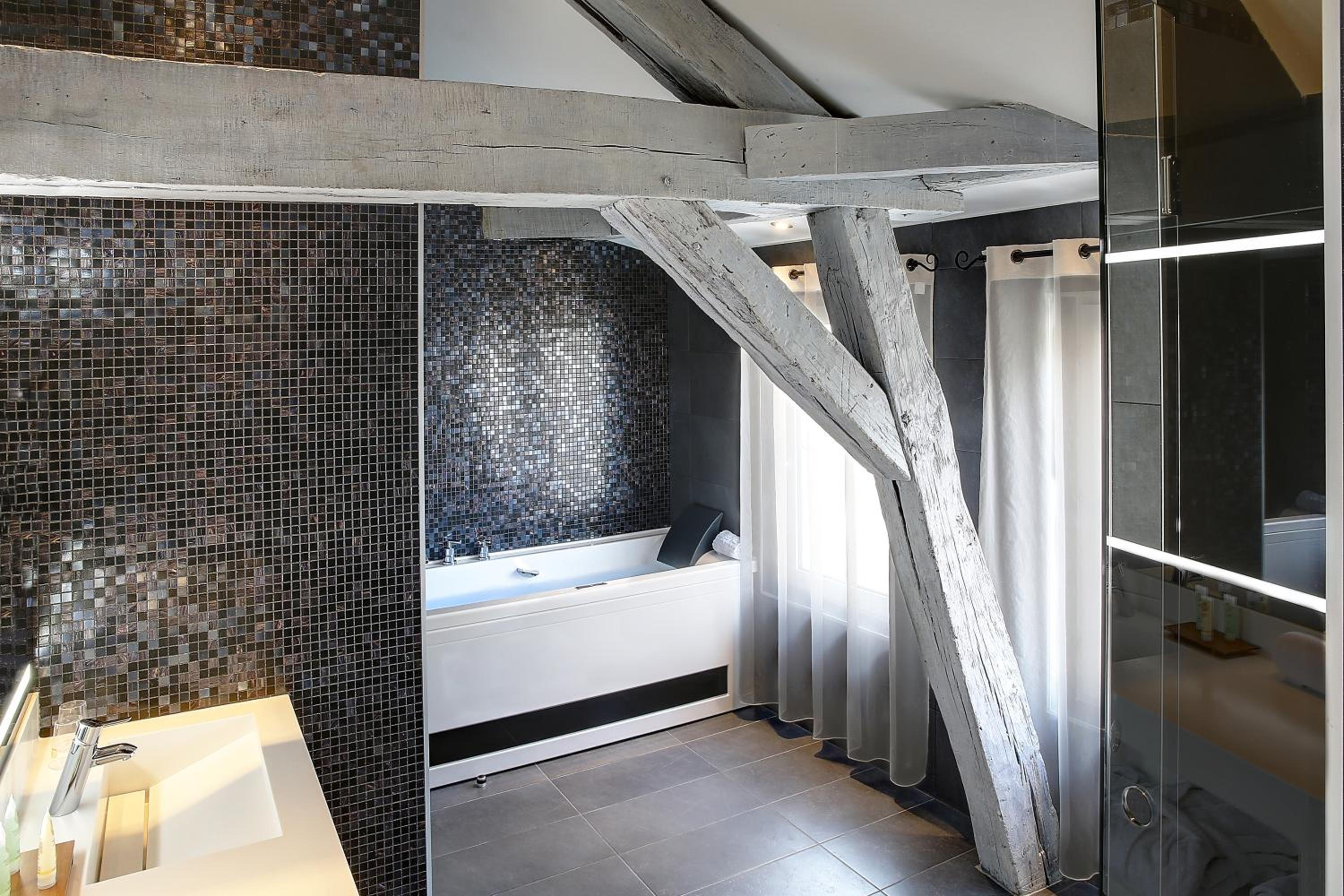 King Suite with Sofa Bed photo 3