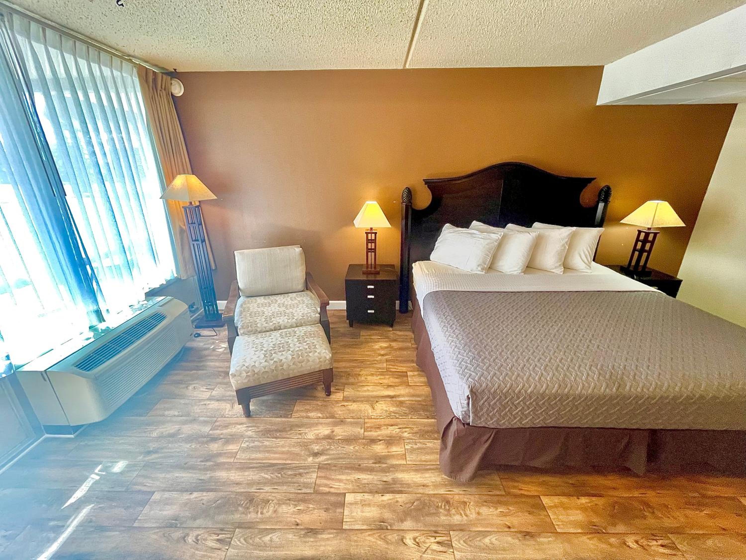 Deluxe King Room photo 1