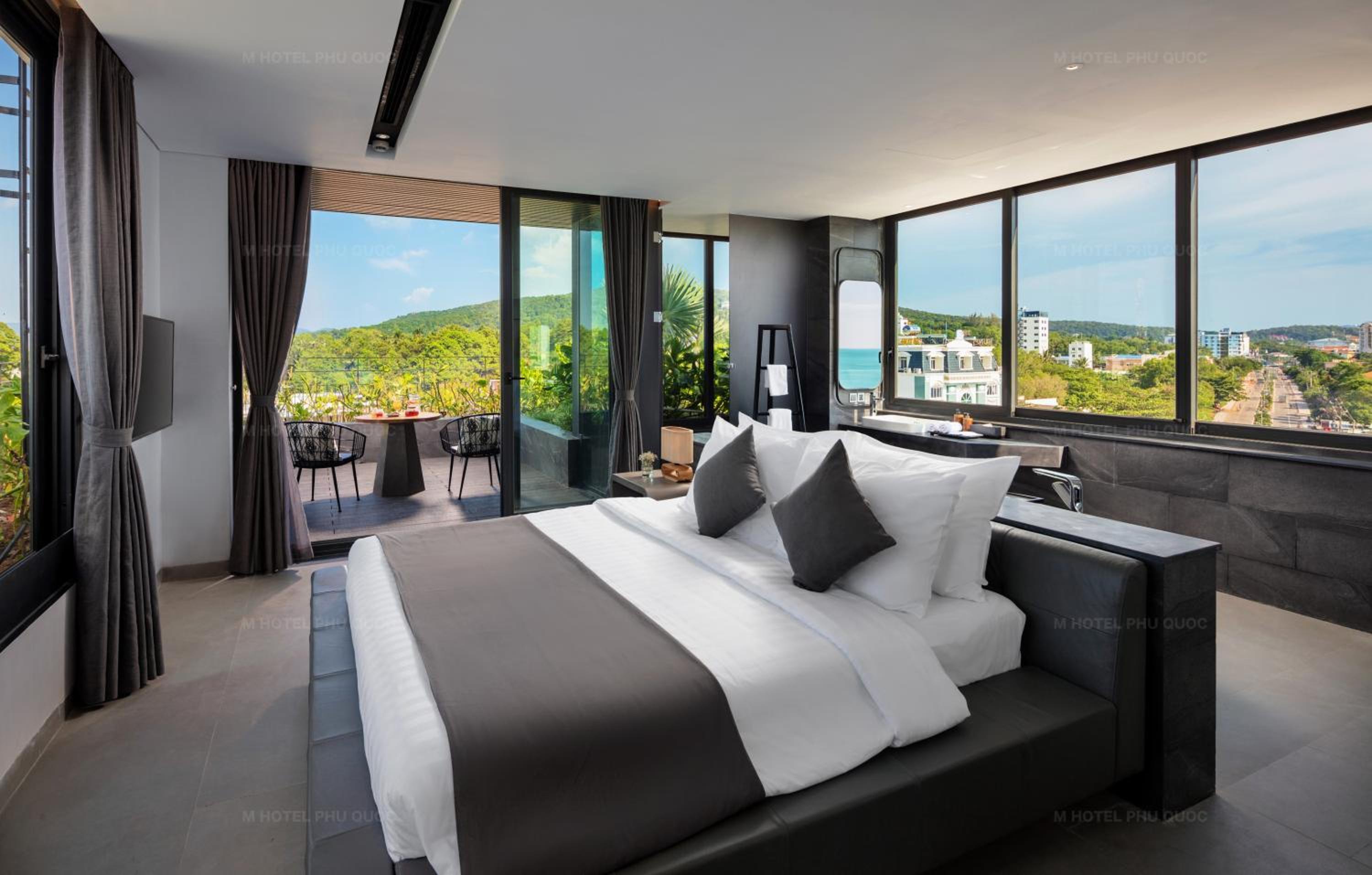 Rooftop Partial Seaview Suite  - Photo 1