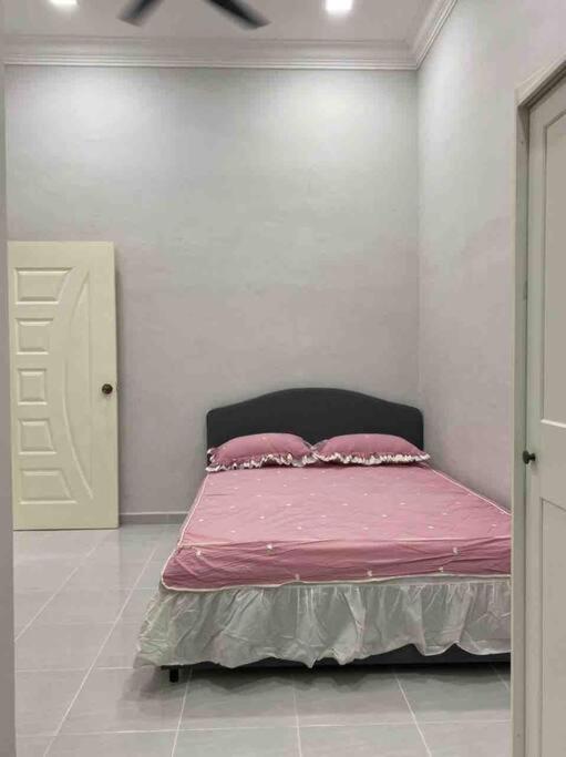 Three-Bedroom House photo 2