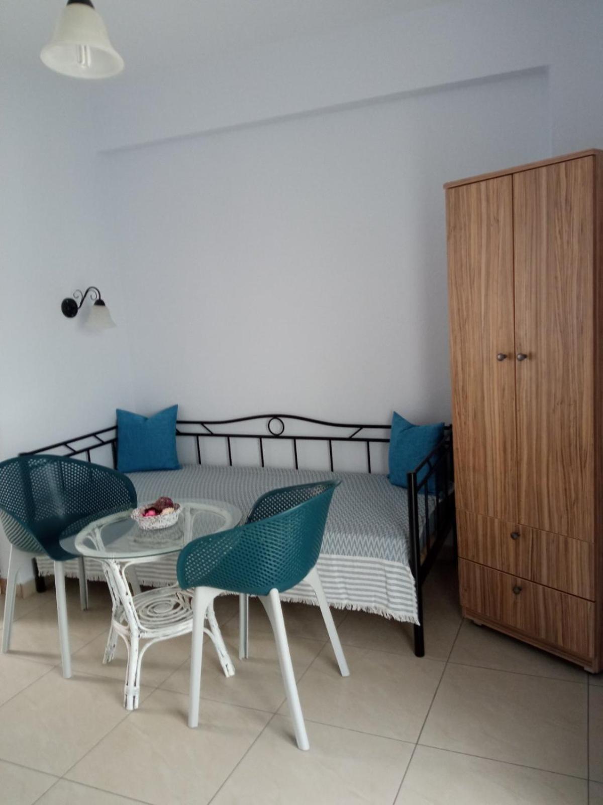 Studio Apartment with Sea View photo 3