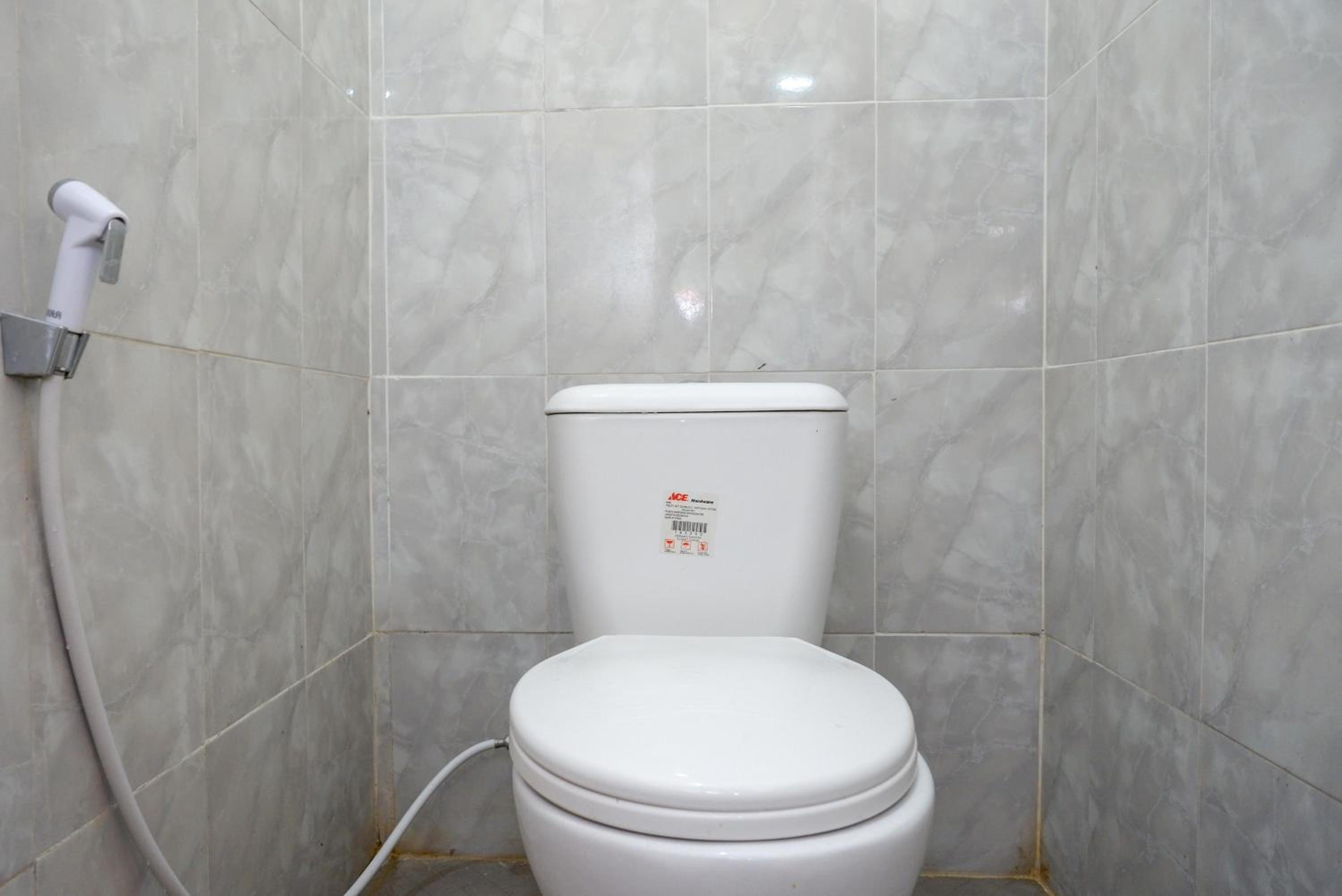 Standard Double Room - Photo 9
