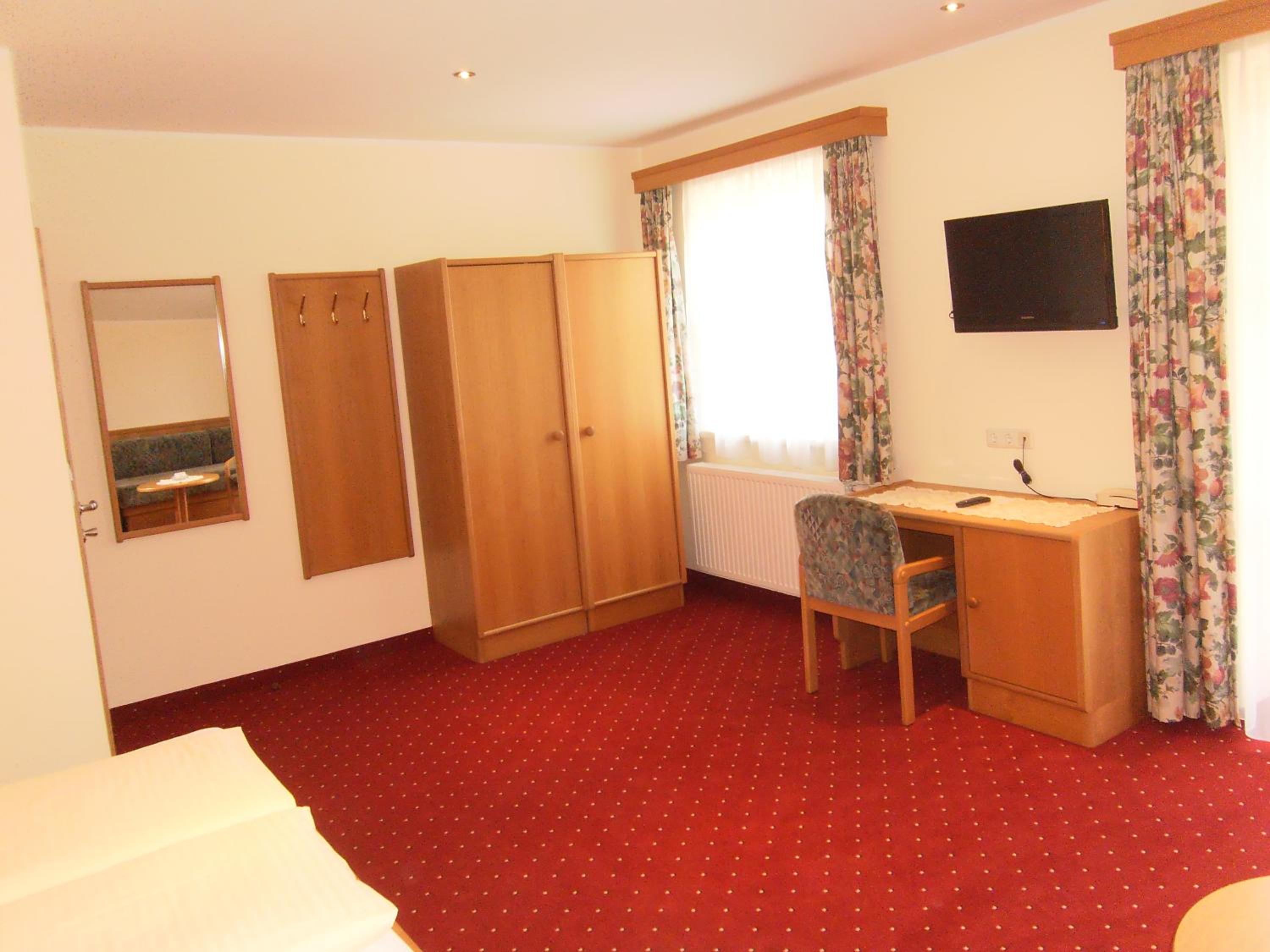 Deluxe Double Room with Balcony photo 2