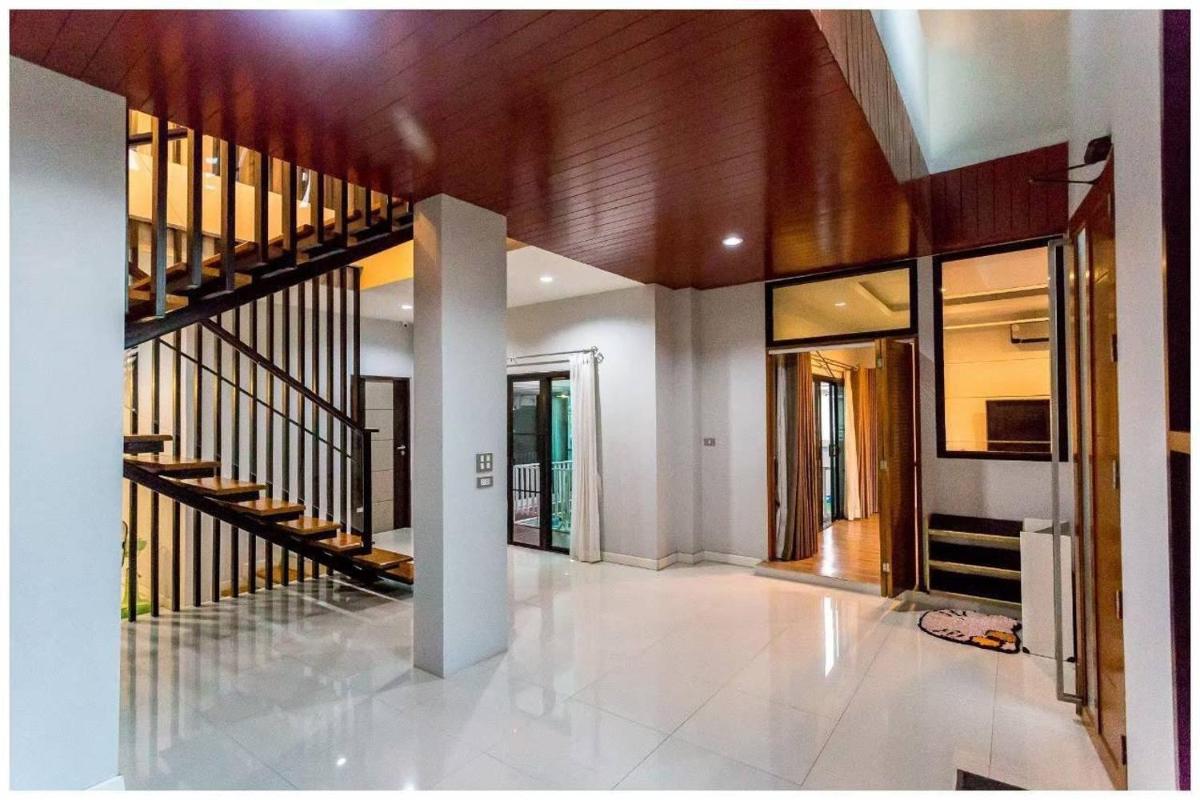 Three-Bedroom House - Photo 8