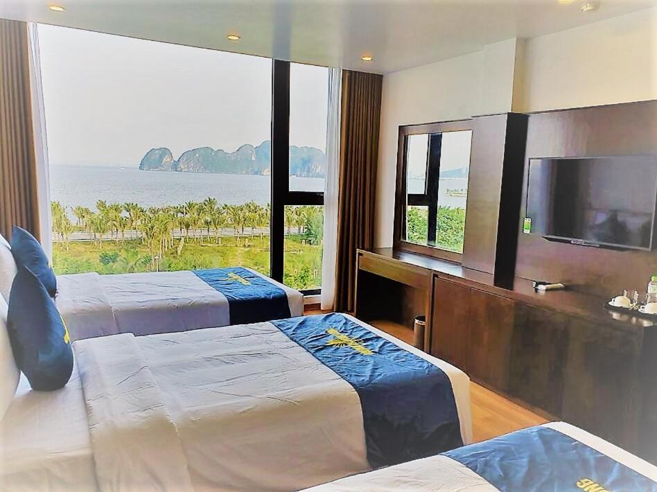 Deluxe Triple Room with Sea View - Photo 5