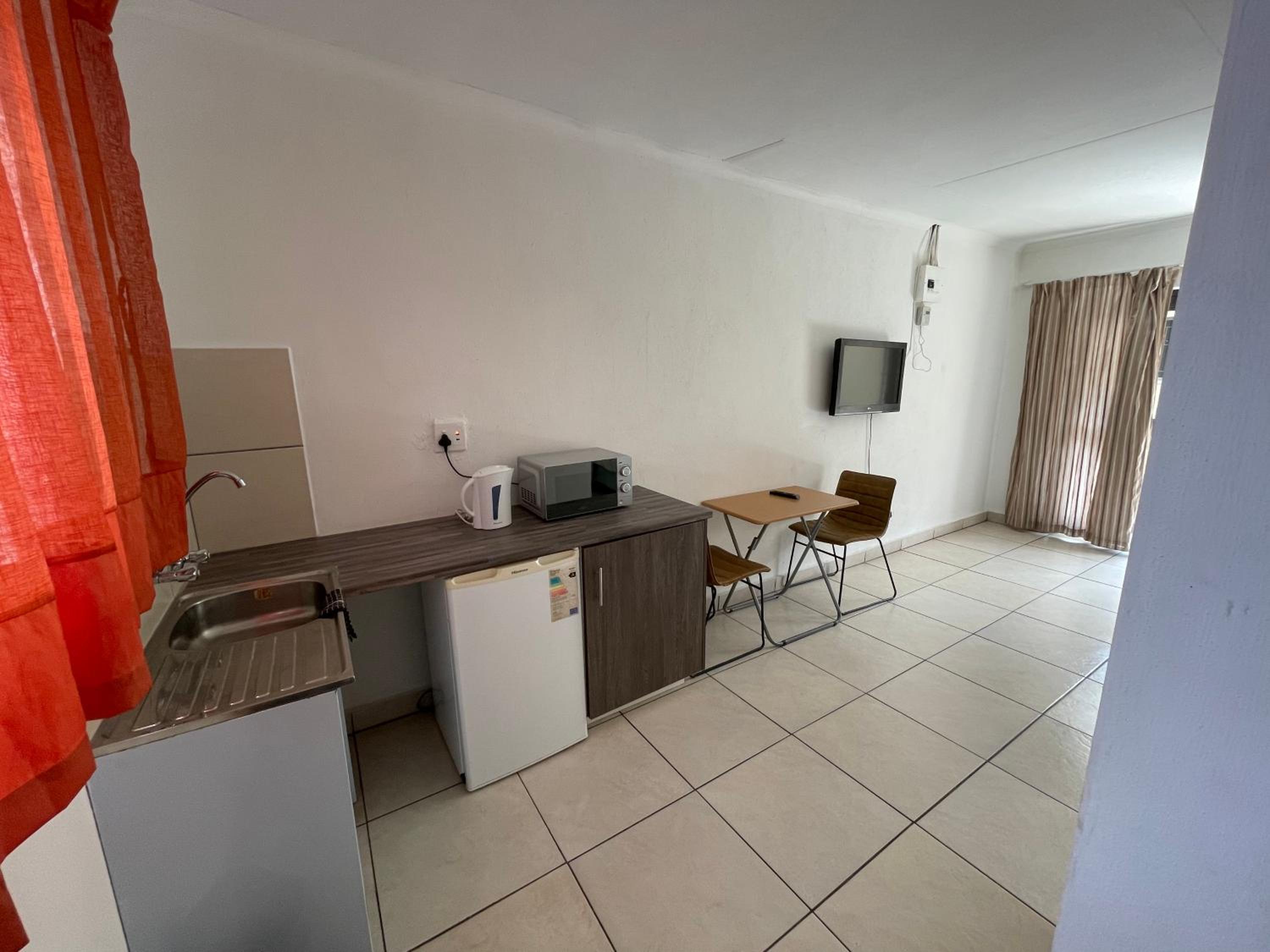 Double Room with Private Bathroom - Photo 13