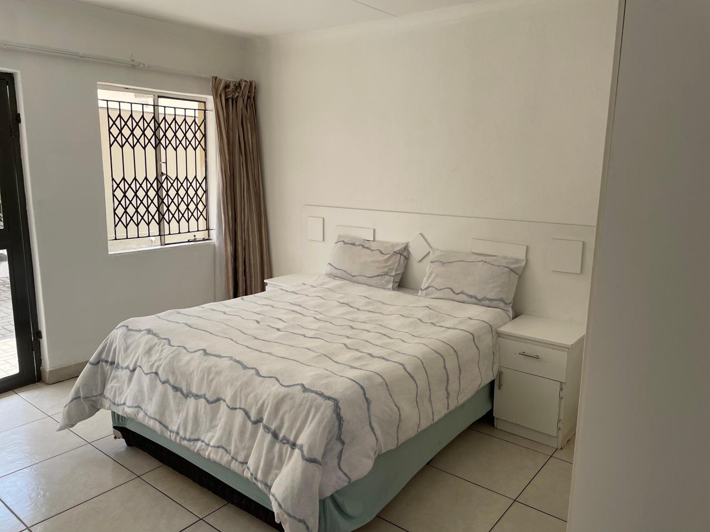 Double Room with Private Bathroom - Photo 6