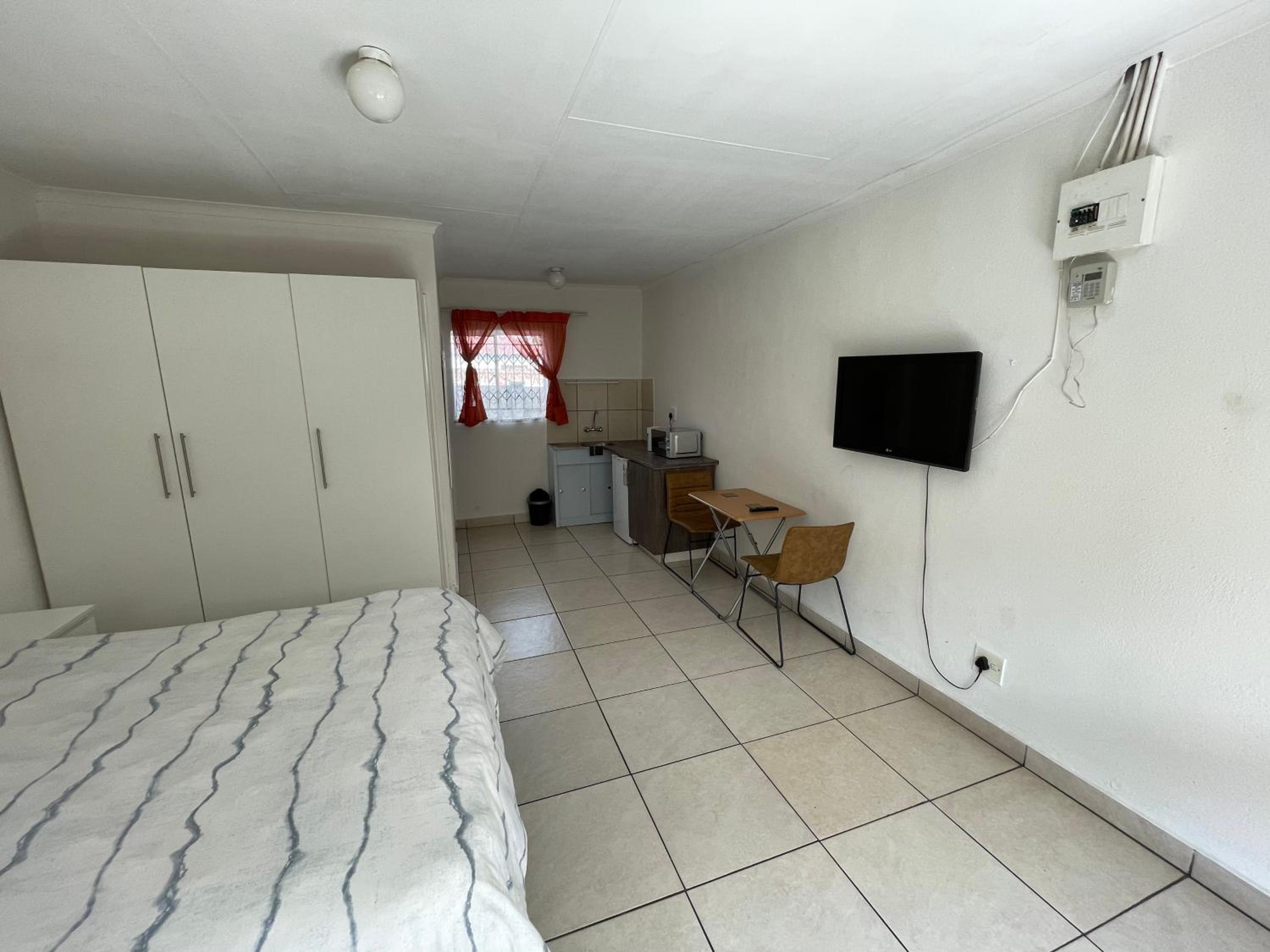 Double Room with Private Bathroom - Photo 4