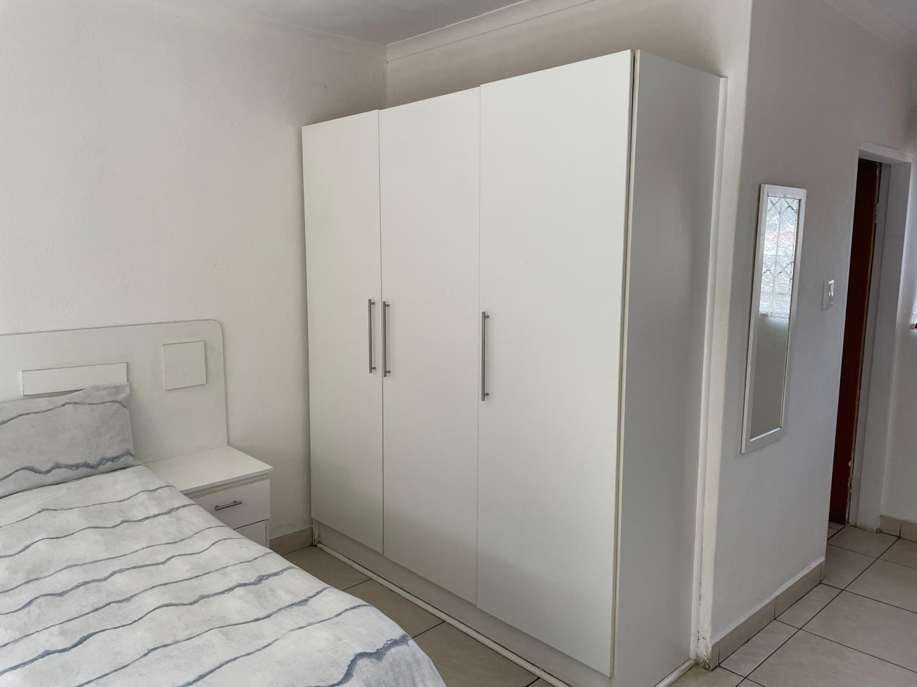 Double Room with Private Bathroom - Photo 3
