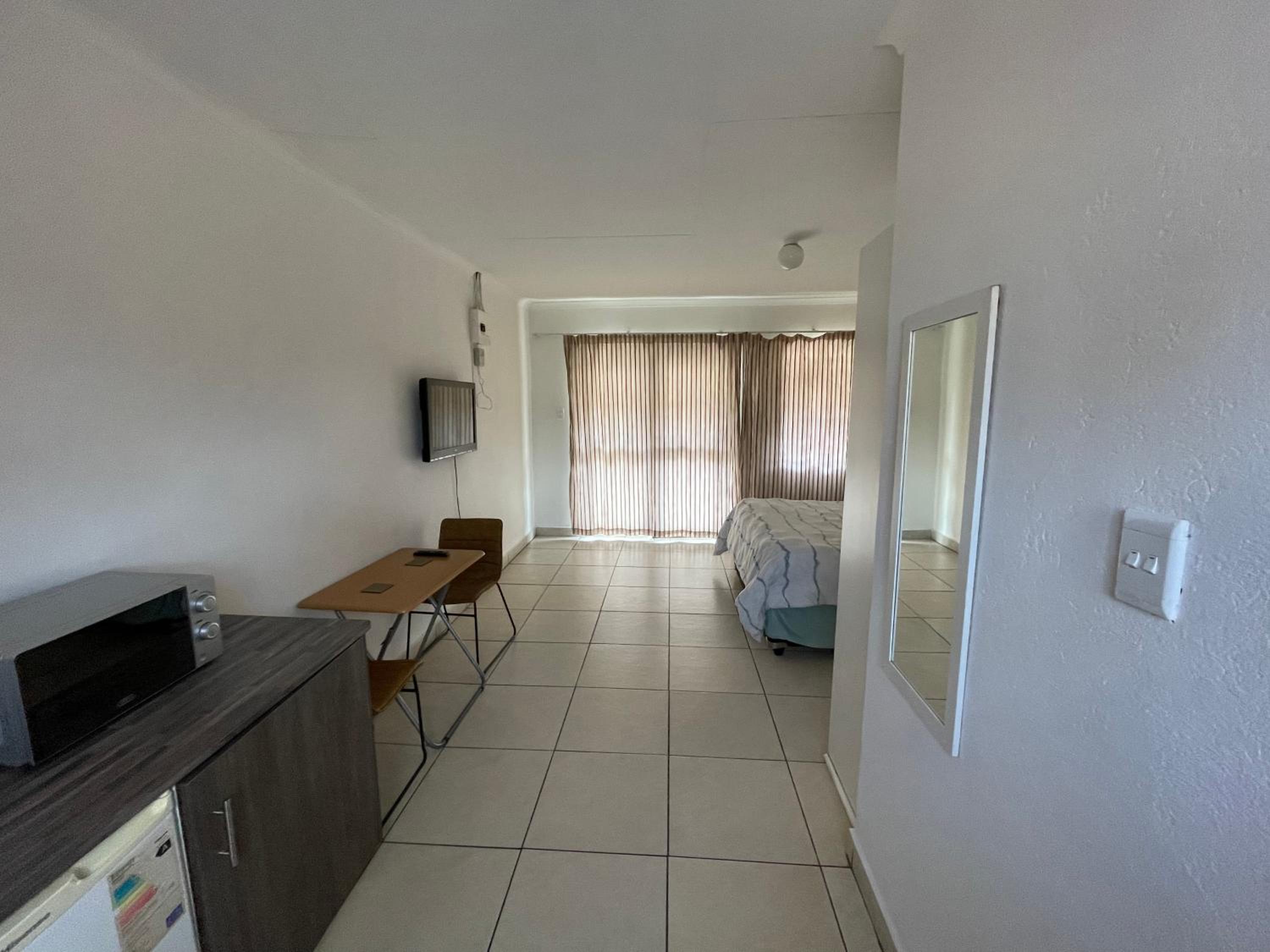 Double Room with Private Bathroom - Photo 2