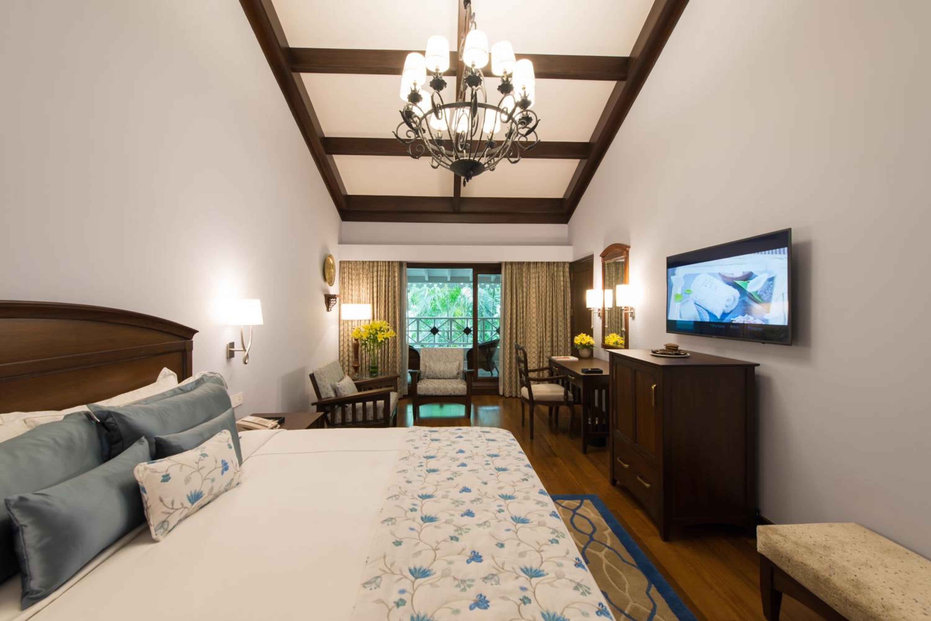 Luxury Suite One Bedroom Garden View King Bed - Photo 2