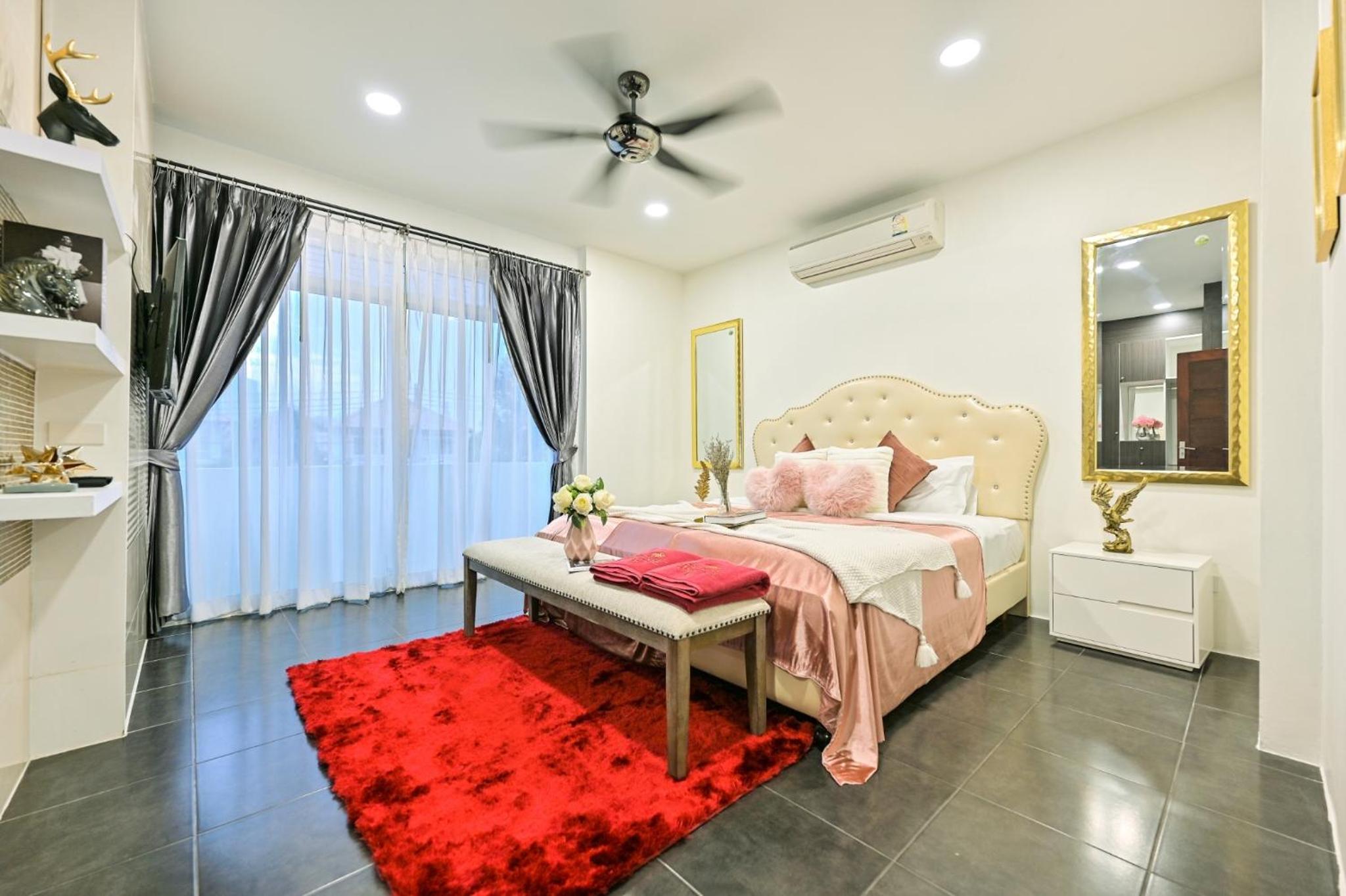 Villa - Photo 1
