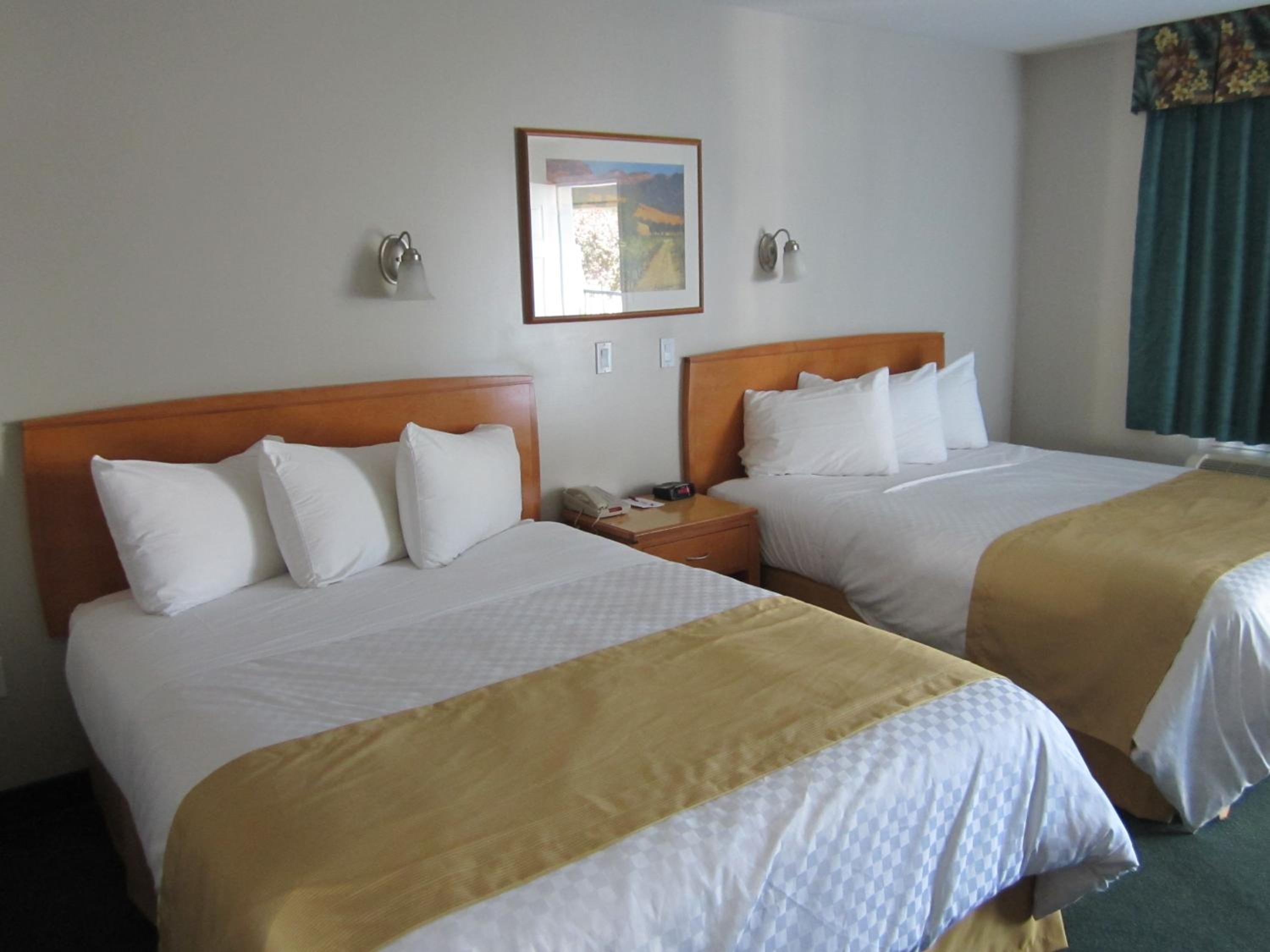 Queen Room with Two Queen Beds - Non-Smoking - Photo 1